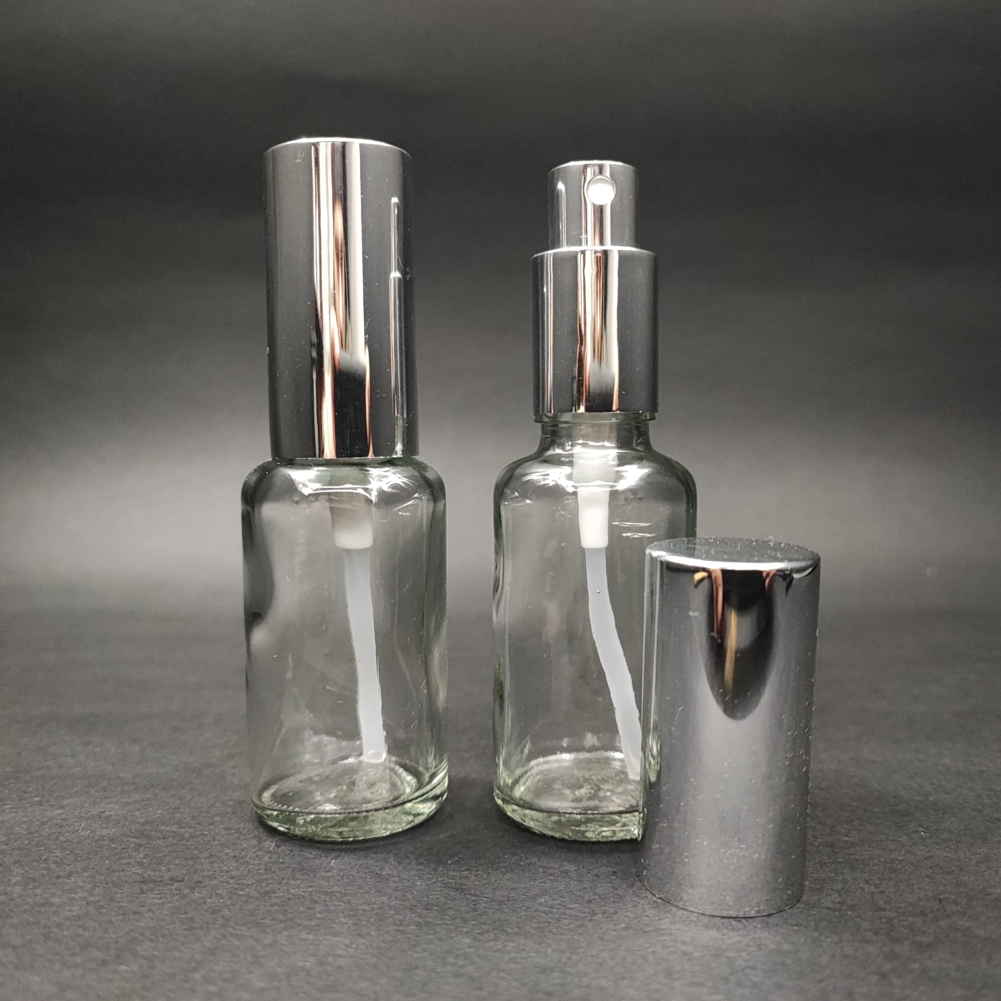 30 ML LÜKS VİDALI VALF ÇEVİRME PARFÜM ŞİŞELERİ - 30 CC ŞEFFAF CAM ŞİŞE - GÜMÜŞ METAL SPREYLİ KAPAKLI SET