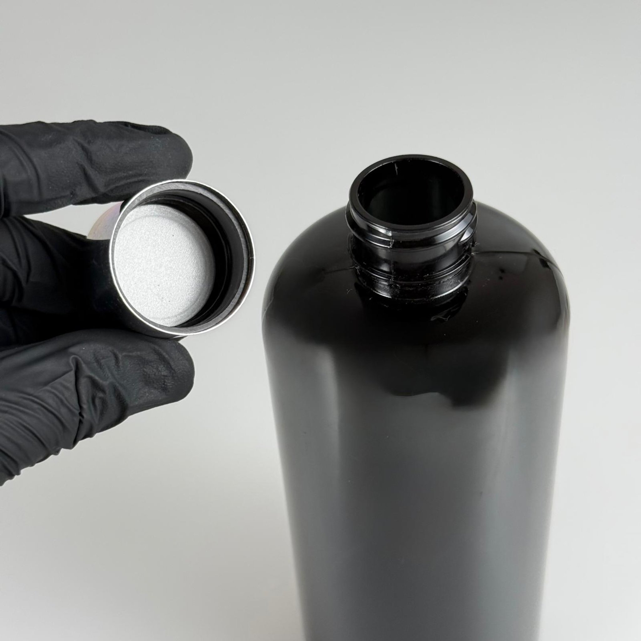 500 CC SİYAH UZUN SİLİNDİR PET ŞİŞE + ALÜMİNYUM KAPLAMALI GÜMÜŞ KAPKALI TAKIM - 500 ML SİYAH PET ŞİŞE
