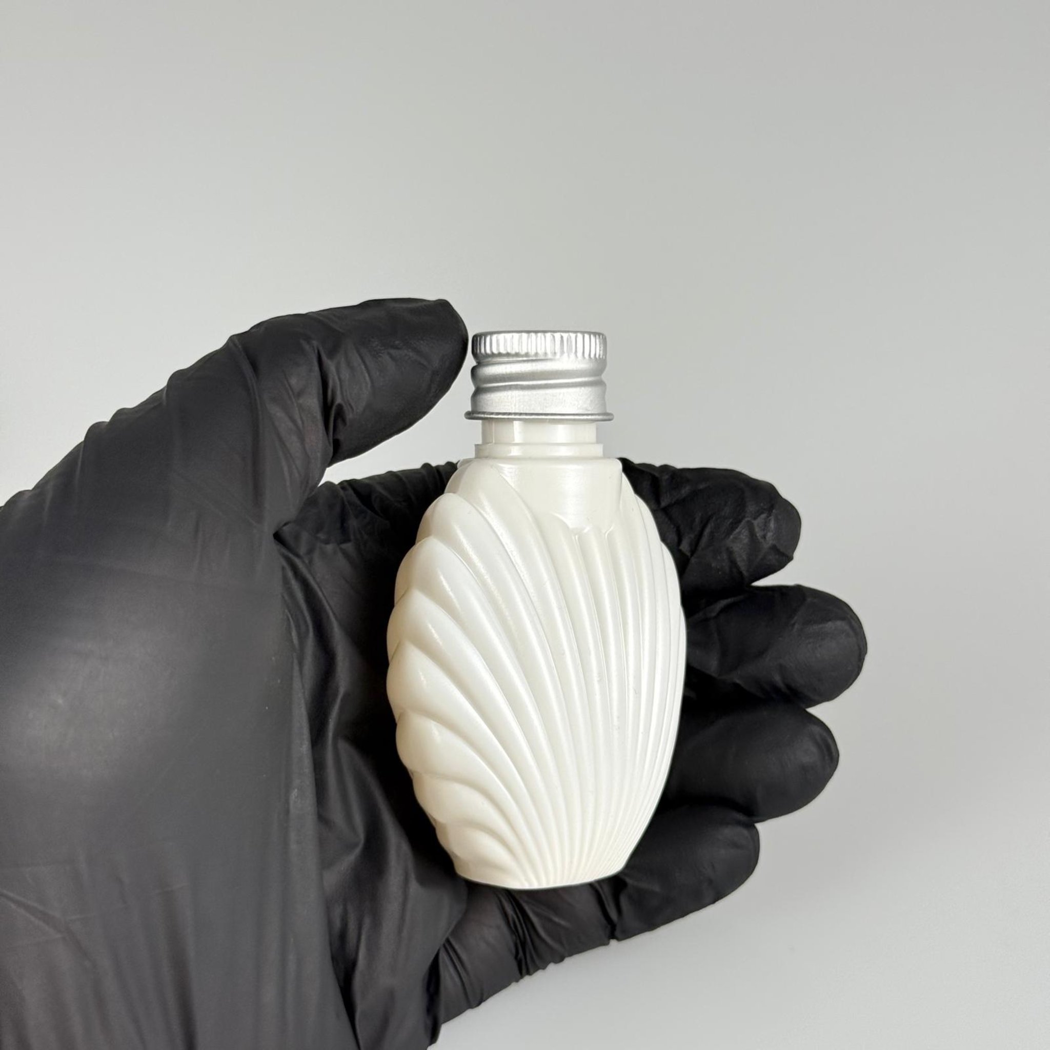 40 CC BEYAZ İSTİRİDYE PET ŞİŞE + KÖPÜK CONTALI GÜMÜŞ ALÜMİNYUM METAL KAPAKLI TAKIM - 40 ML KAPAKLI CAMPET ŞİŞE