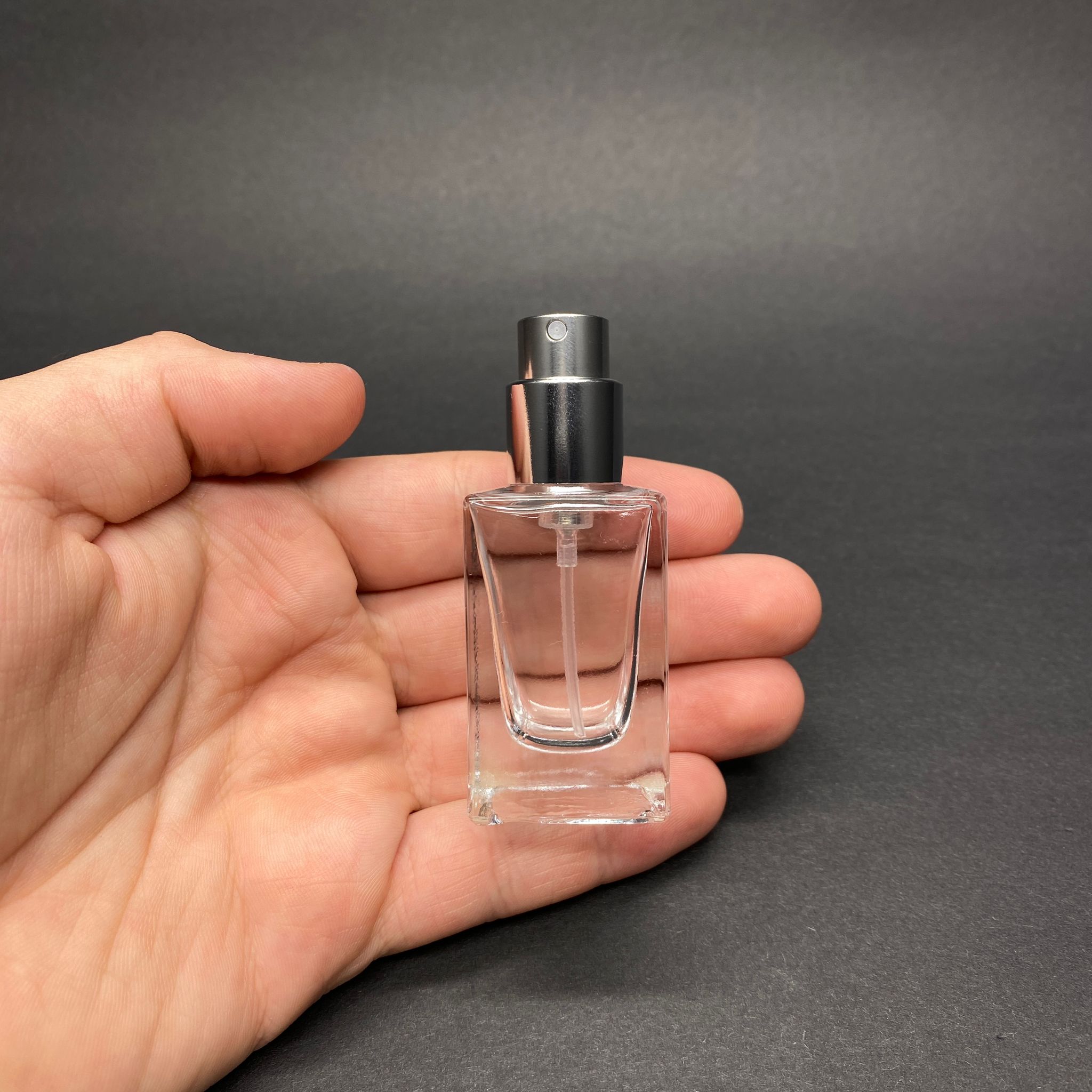 15 ML KARE MODEL BLOOM PARFÜM ŞİŞESİ - GÜMÜŞ METAL SPREYLİ (AĞIZ 15 MM GEÇME KOLAY KAPAMA)