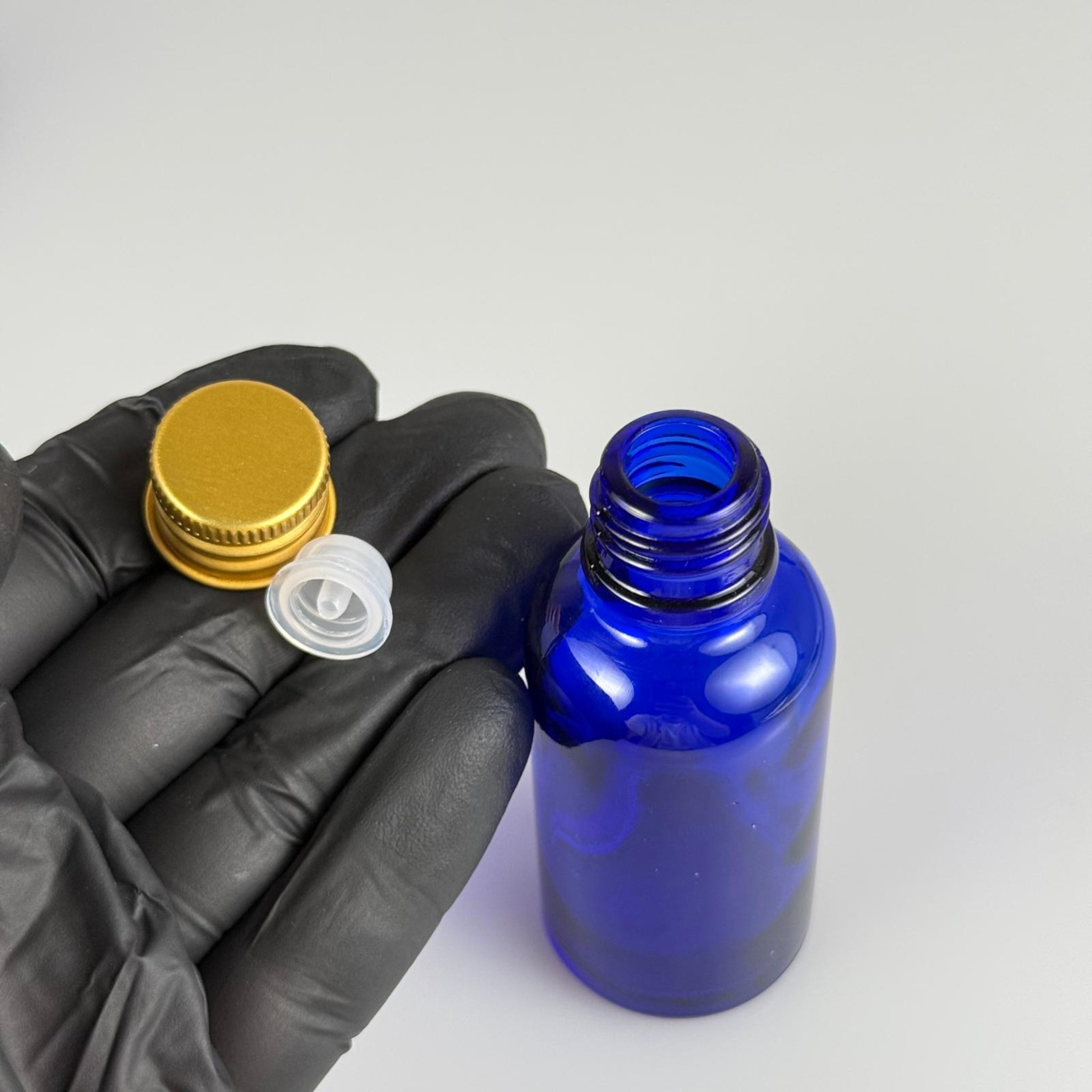 30 CC MAVİ CAM ŞİŞE + KÖPÜK CONTALI GOLD ALÜMİNYUM METAL KAPAKLI + DAMLALIKLI KOLONYA TIPALI TAKIM - 30 ML MAVİ CAM ŞİŞE
