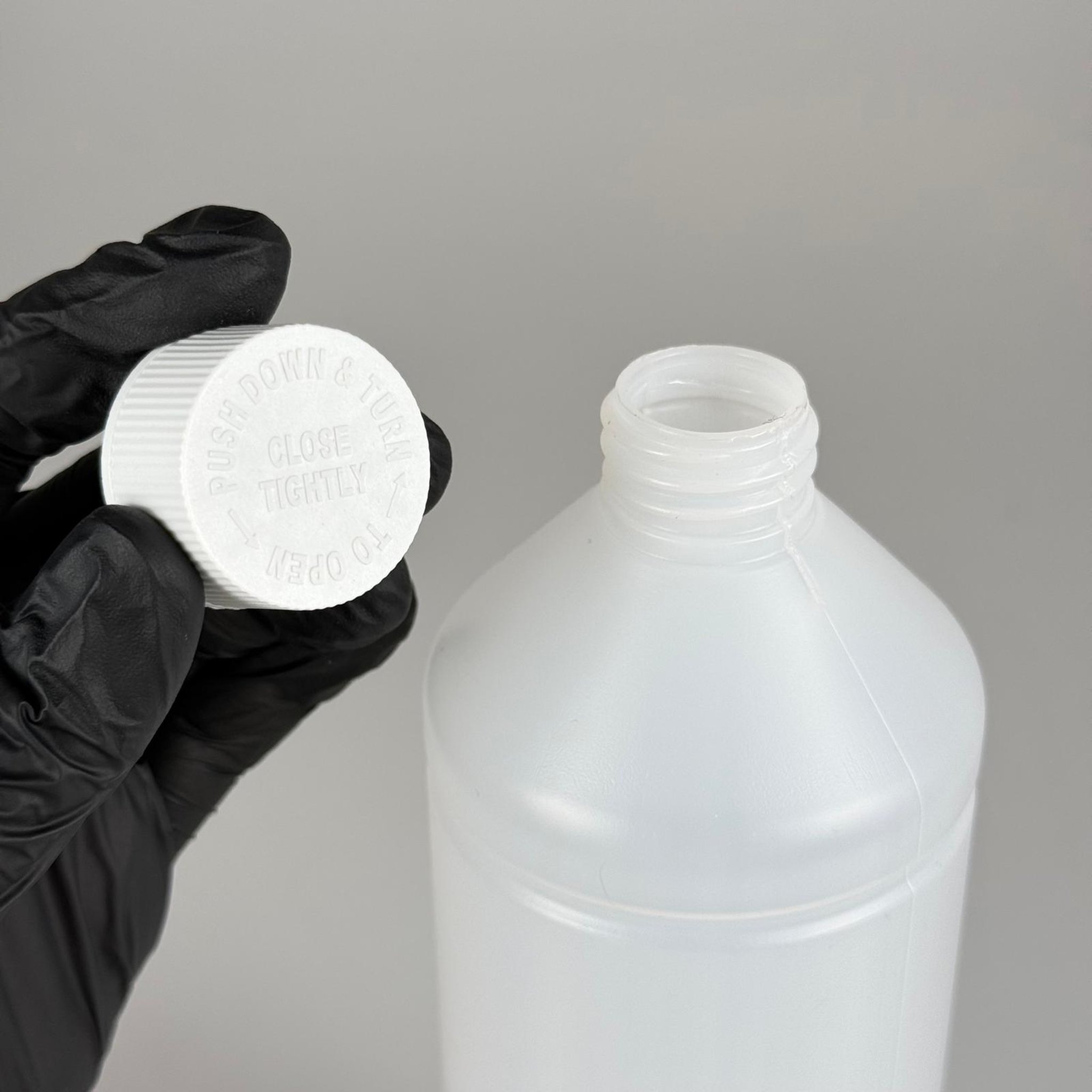 1 LİTRE TİNER ŞİŞESİ - BEYAZ ÇOCUK KİLİTLİ KAPAKLI - 1000 ML KİMYASALA DAYANIKLI PLASTİK ŞİŞE - 1 LT POLİETİLEN ŞİŞE UZUN