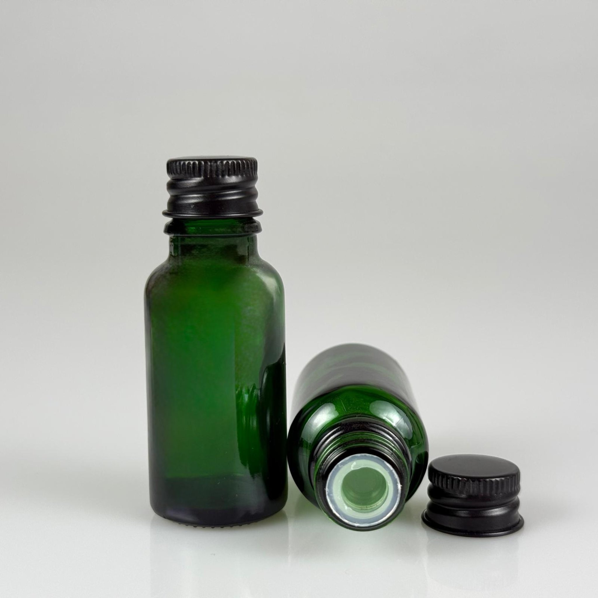 20 CC YEŞİL CAM ŞİŞE + KÖPÜK CONTALI SİYAH ALÜMİNYUM METAL KAPAKLI + KÖR TIPALI TAKIM - 20 ML YEŞİL CAM ŞİŞE