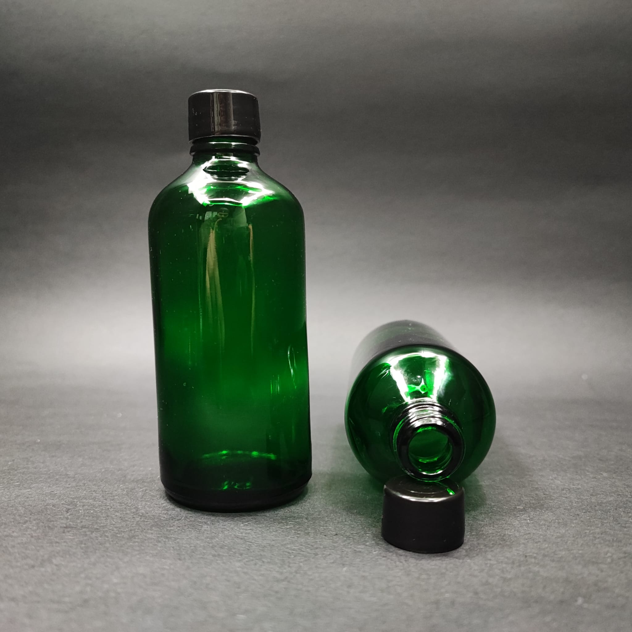 100 CC YEŞİL CAM ŞİŞE + KENDİNDEN CONTALI SIZDIRMAZ SİYAH KAPAK - 100 ML KAPAKLI CAM ŞİŞE