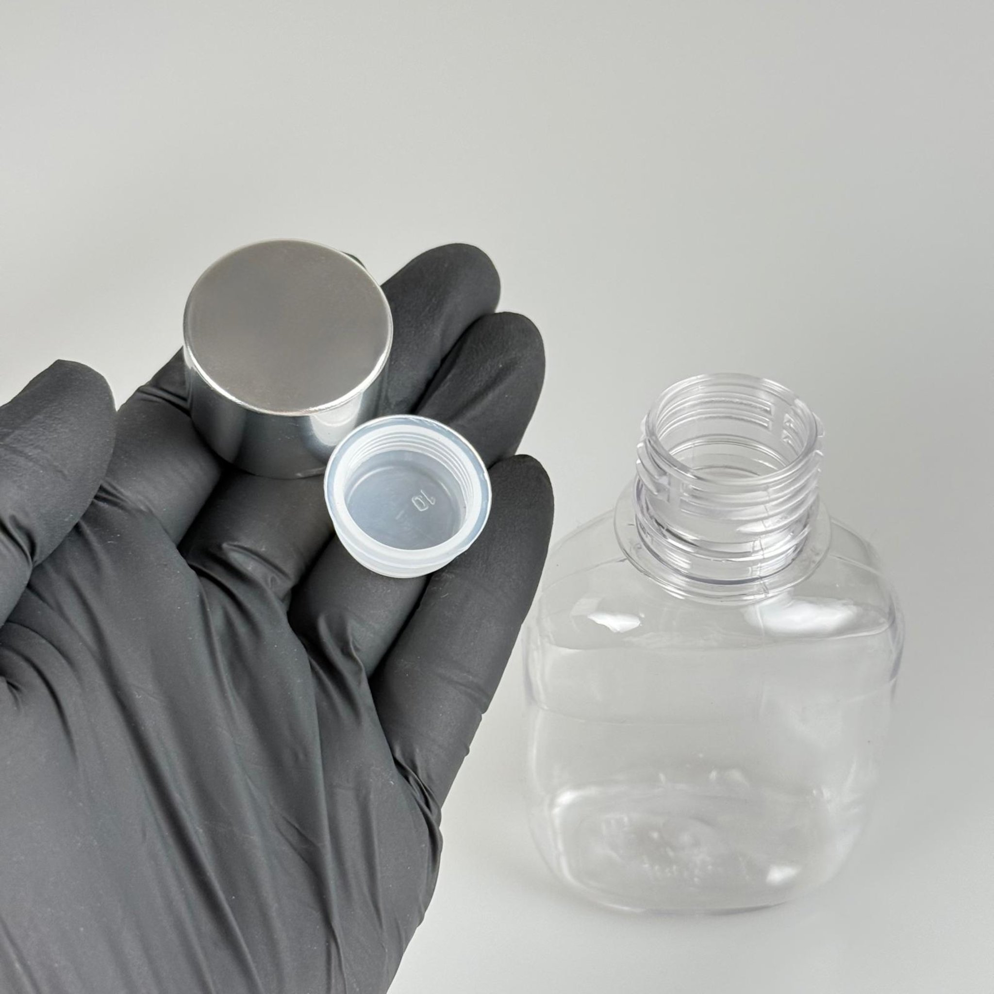 100 CC YASSI PET ŞİŞE + ALÜMİNYUM KAPLAMALI GÜMÜŞ KAPAKLI + KÖR TIPALI TAKIM - 100 ML PET ŞİŞE