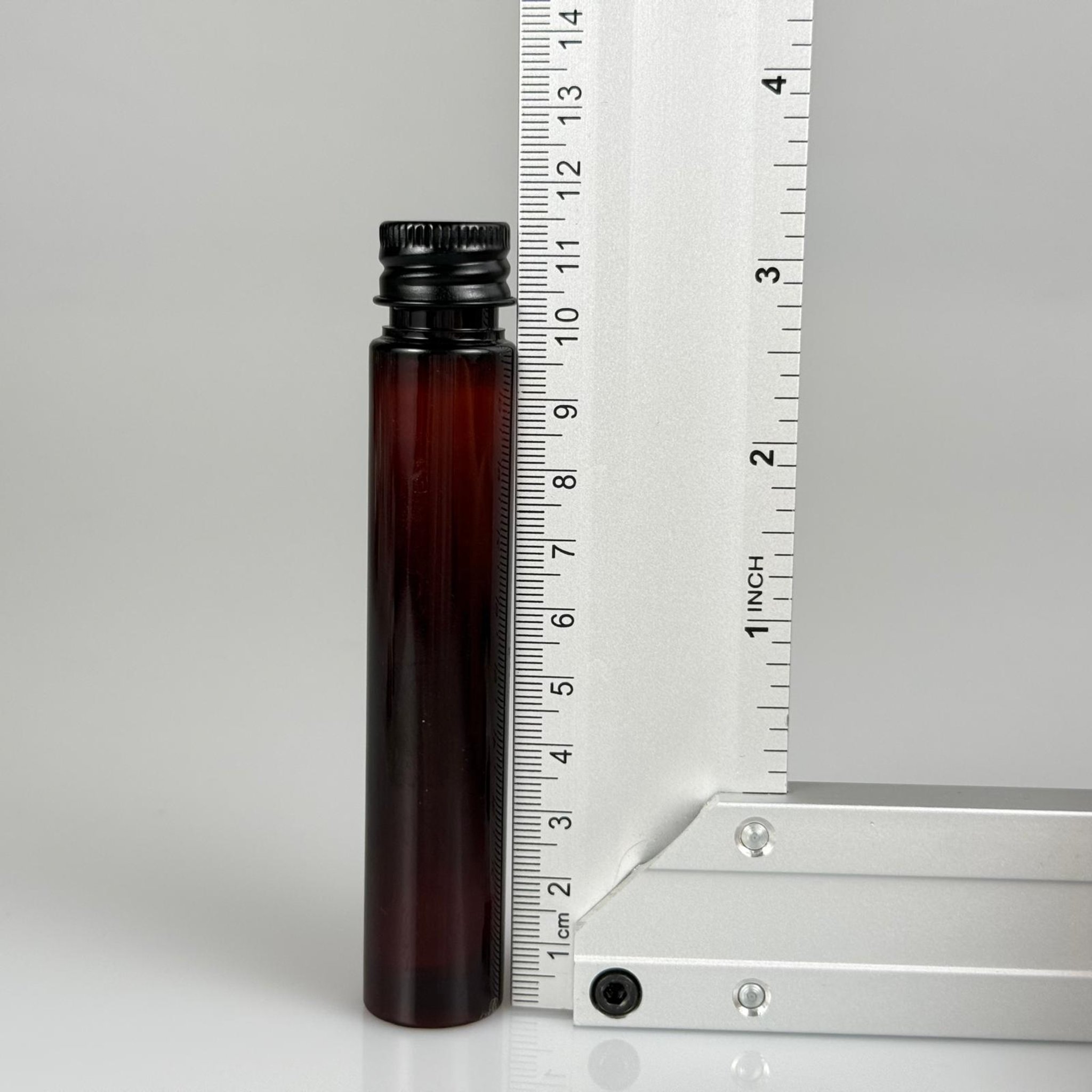 30 CC AMBER TÜP PLASTİK ŞİŞE + KÖPÜK CONTALI SİYAH ALÜMİNYUM METAL KAPAKLI TAKIM - 30 ML KAHVERENGİ PET ŞİŞE