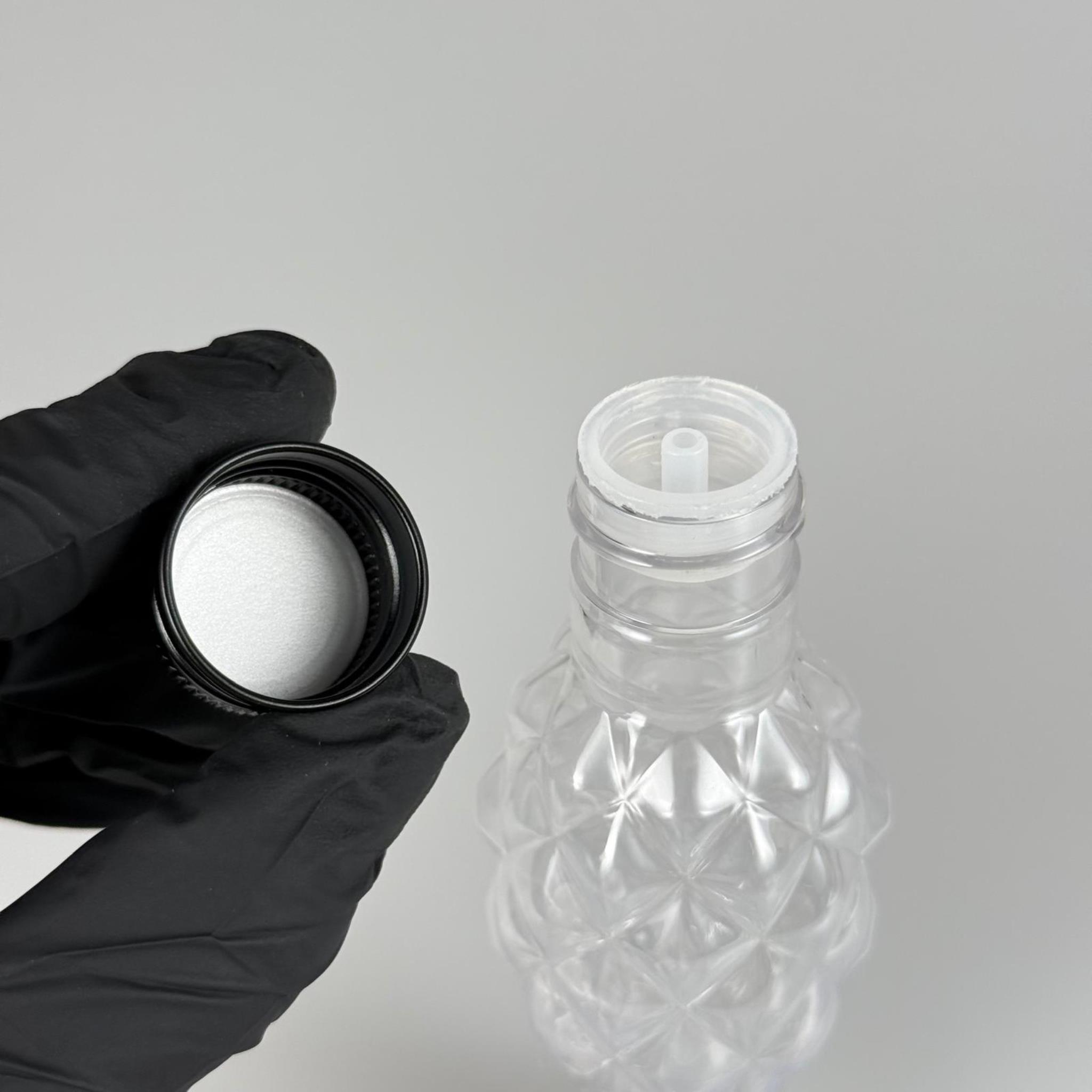 100 CC CAMPET BALIKSIRTI PET KOLONYA ŞİŞESİ (24 AĞIZ) + KÖPÜK CONTALI SİYAH METAL ALÜMİNYUM KAPAK + KOLONYA TIPALI TAKIM - 100 ML KAPAKLI CAMPET PALSTİK ŞİŞELER