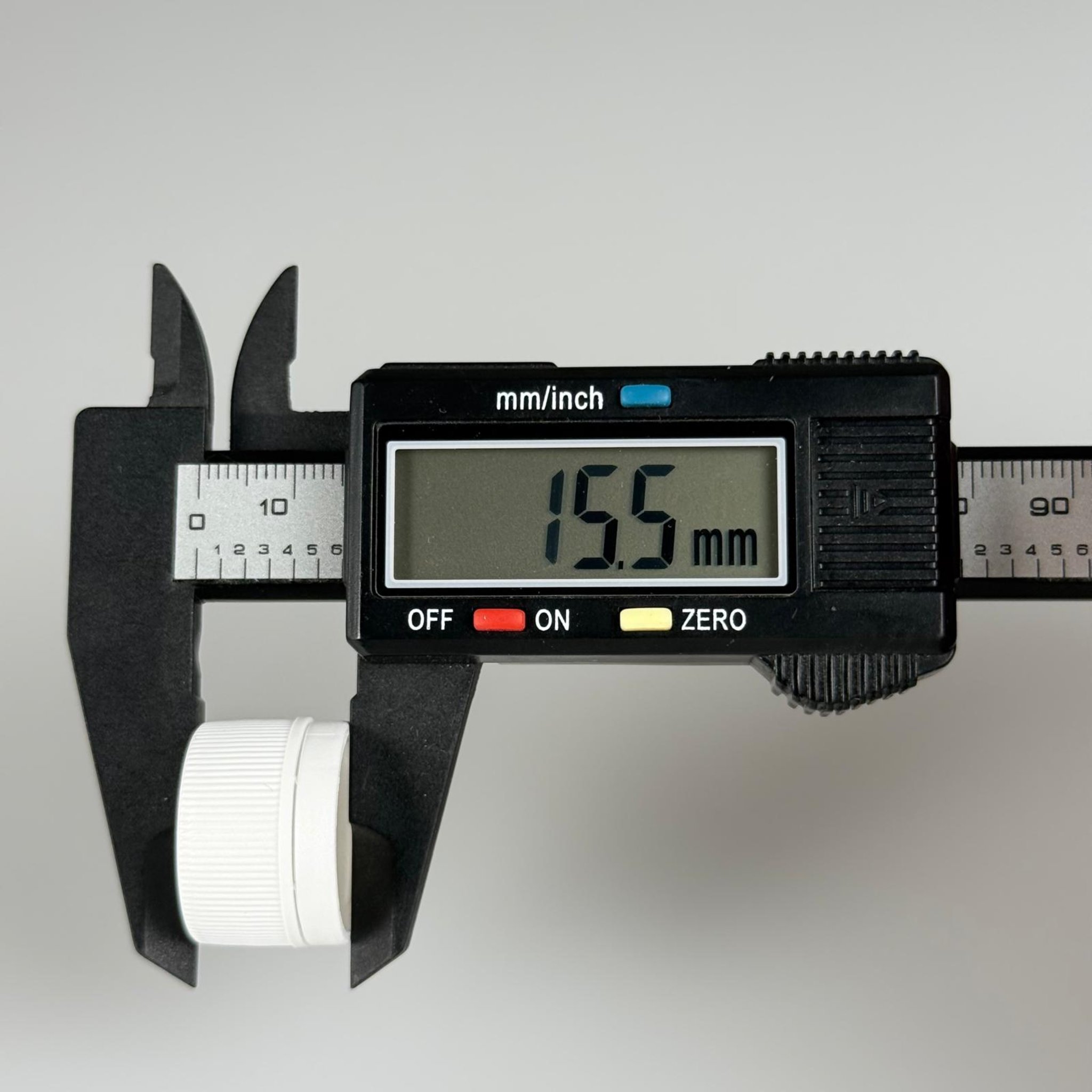 20 MM KİLİTLİ KAPAK BEYAZ (PET SHOT ŞİŞESİ İÇİN)