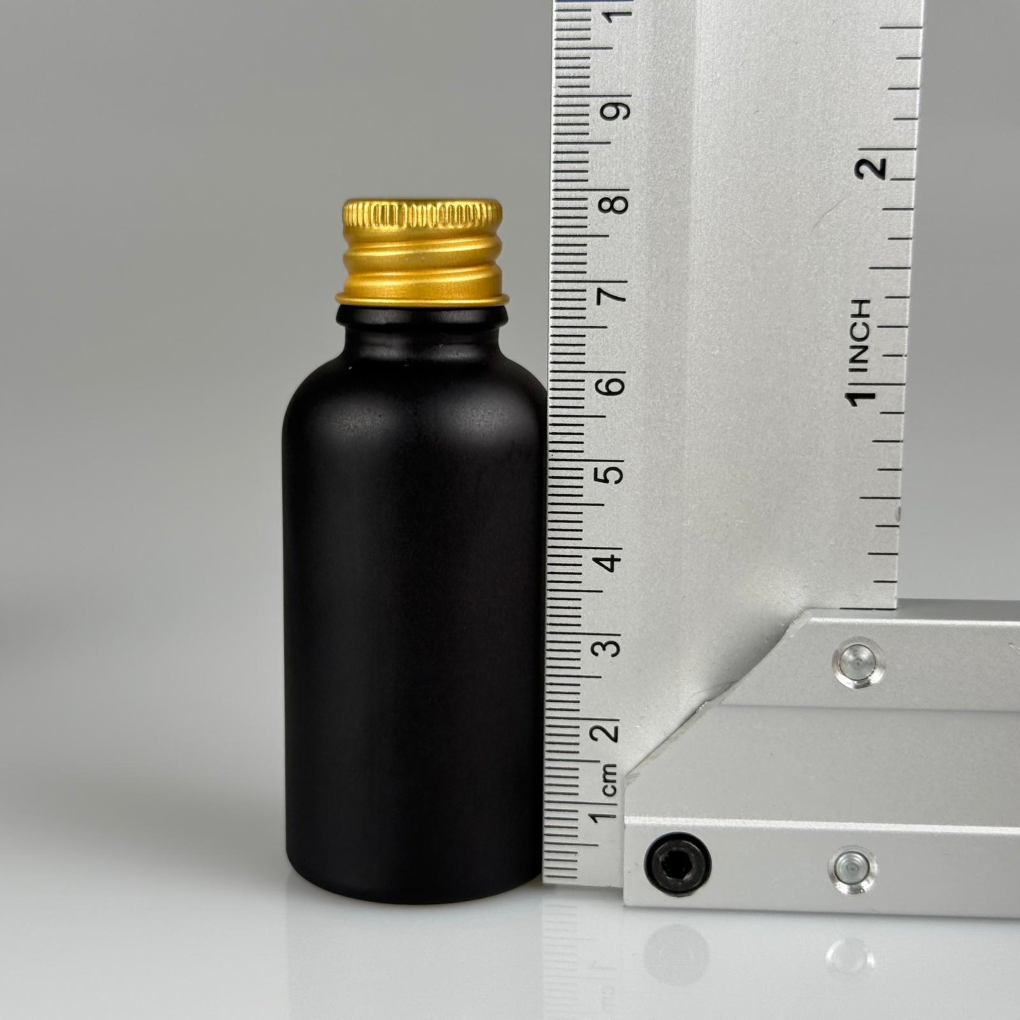 30 CC MAT SİYAH BOYALI CAM ŞİŞE - METAL GOLD CONTALI KAPAKLI - 30 ML CAM ŞİŞE - MAT SİYAH RENK
