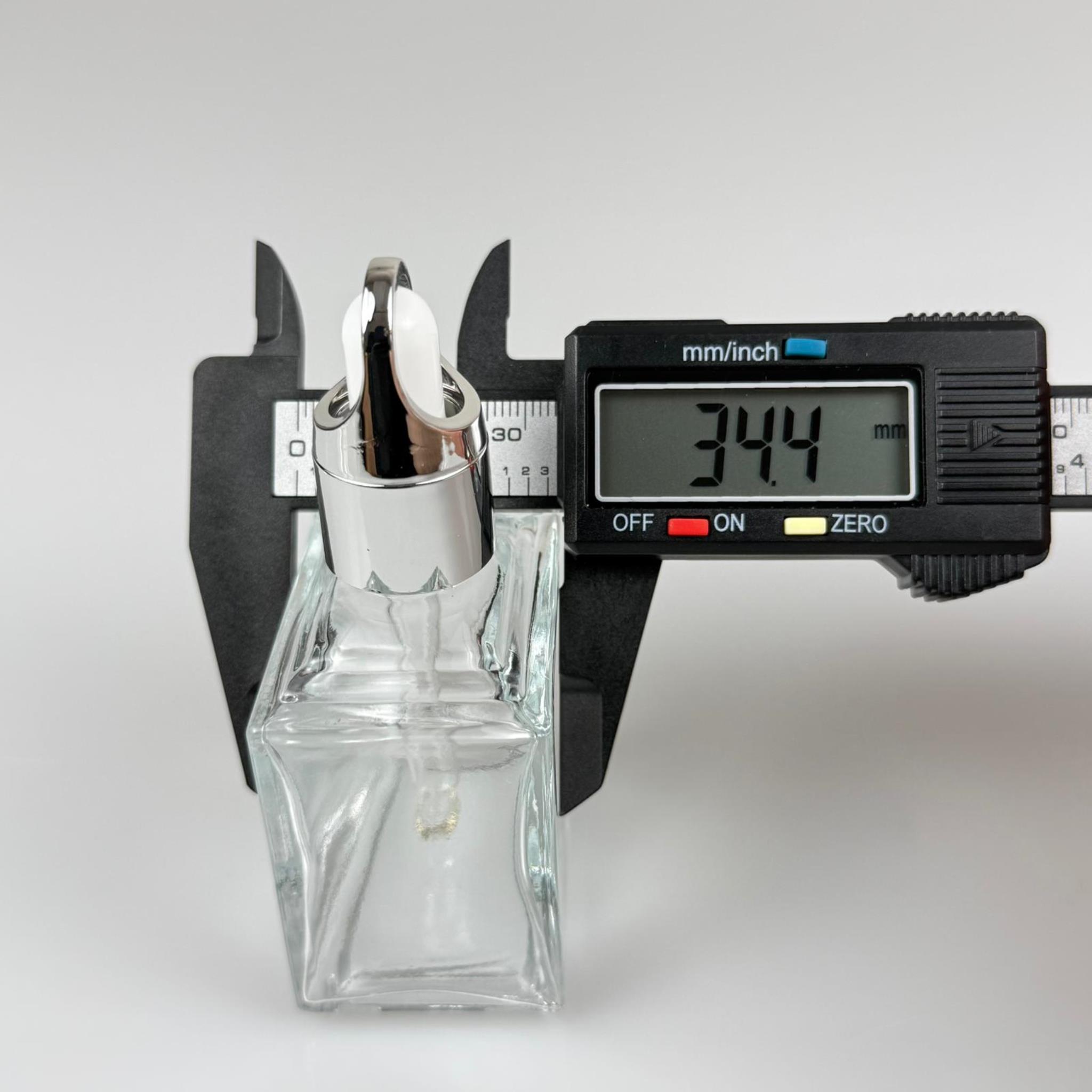 50 CC KÖŞELİ PRİZMA PRESTİJLİ CAM DAMLALIKLI ŞİŞE - BEYAZ EMZİK - GÜMÜŞ FLOWER SEPET MODEL METALİK KAPAK - 50 ML CAM DAMLALIKLI ŞİŞE - DAMLALIKLI BOŞ ŞİŞE