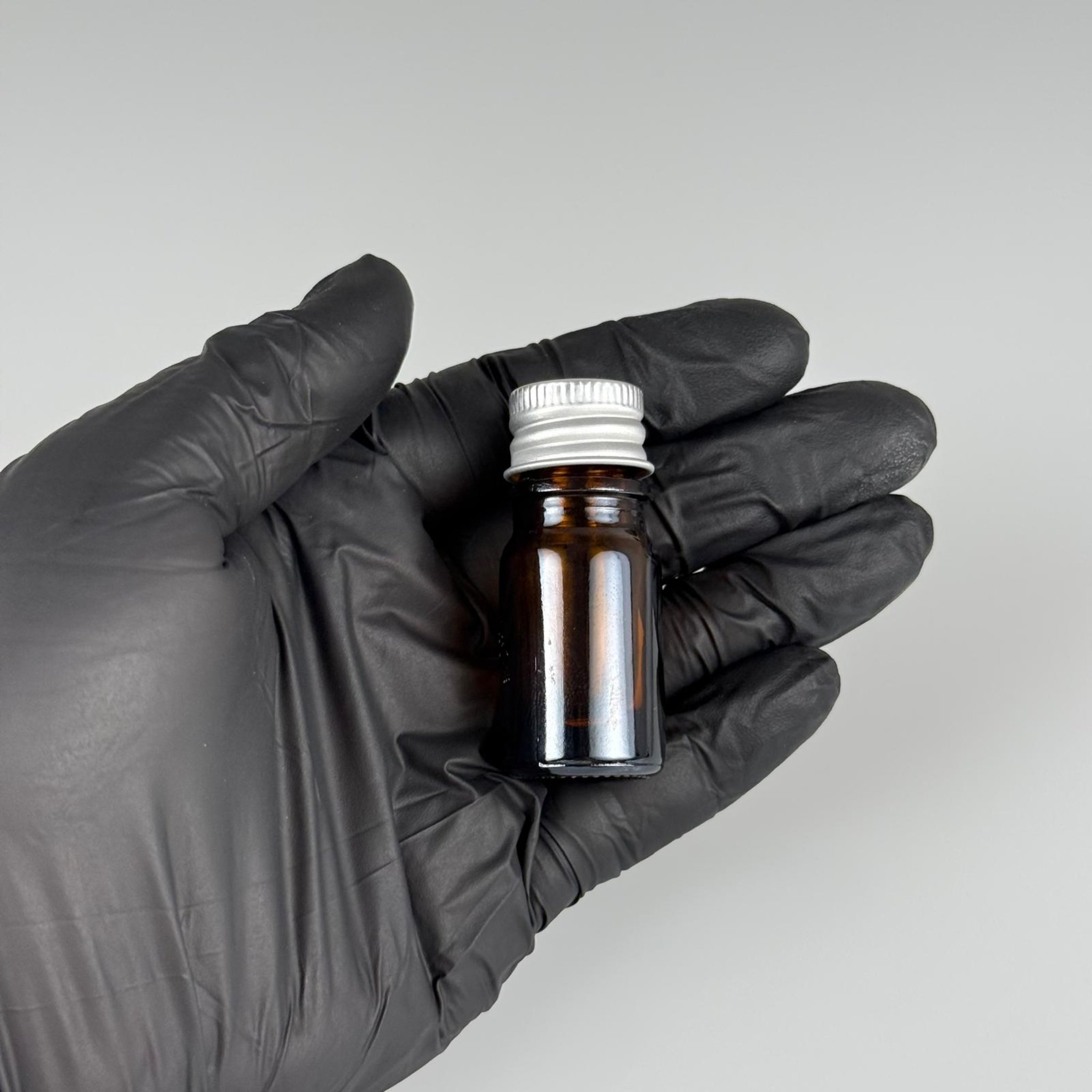 5 CC AMBER CAM ŞİŞE + KÖPÜK CONTALI GÜMÜŞ ALÜMİNYUM METAL KAPAKLI + KÖR TIPALI TAKIM - 5 ML KAHVERENGİCAM ŞİŞE