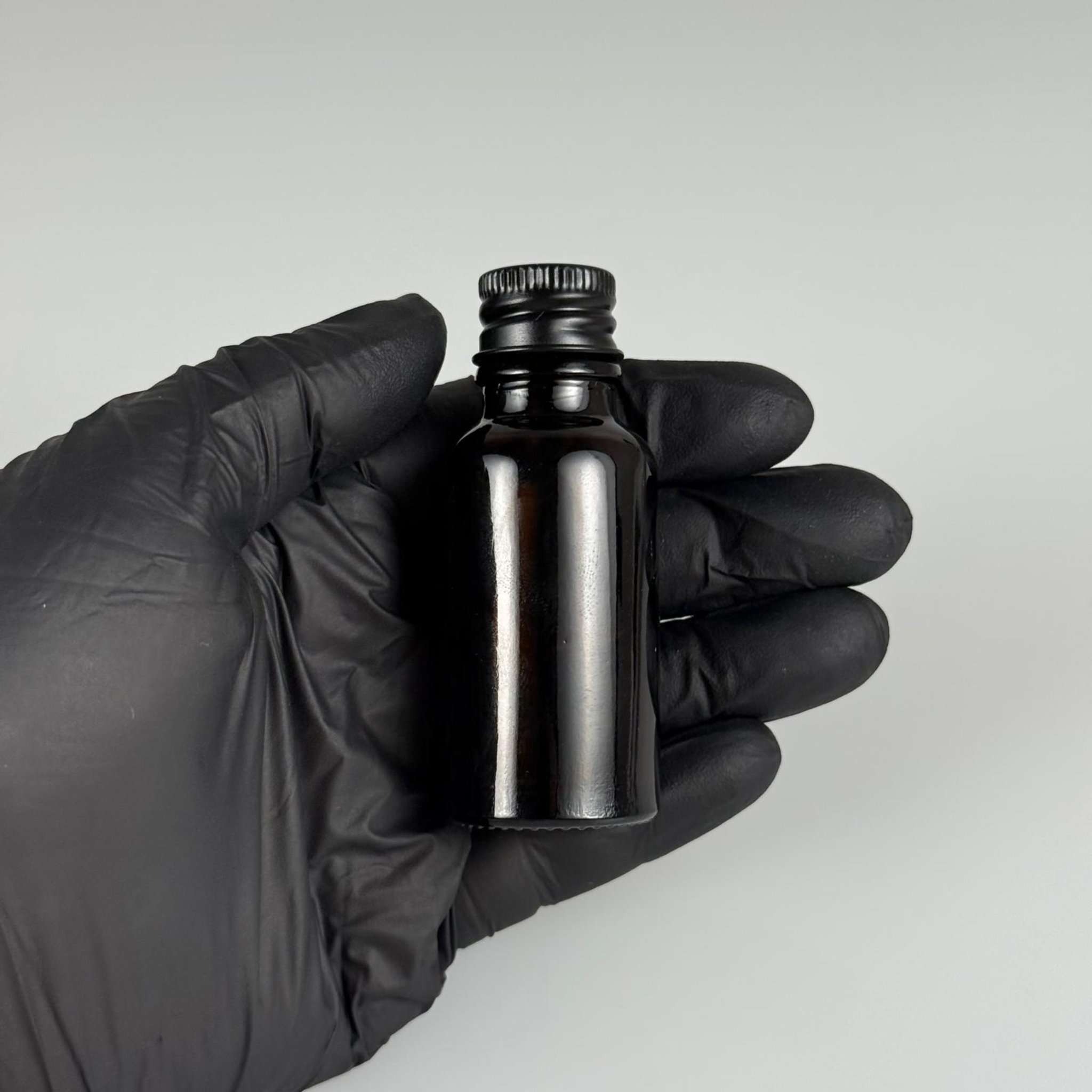 20 CC AMBER CAM ŞİŞE + KÖPÜK CONTALI SİYAH ALÜMİNYUM METAL KAPAKLI TAKIM - 20 ML KAHVERENGİ CAM ŞİŞE