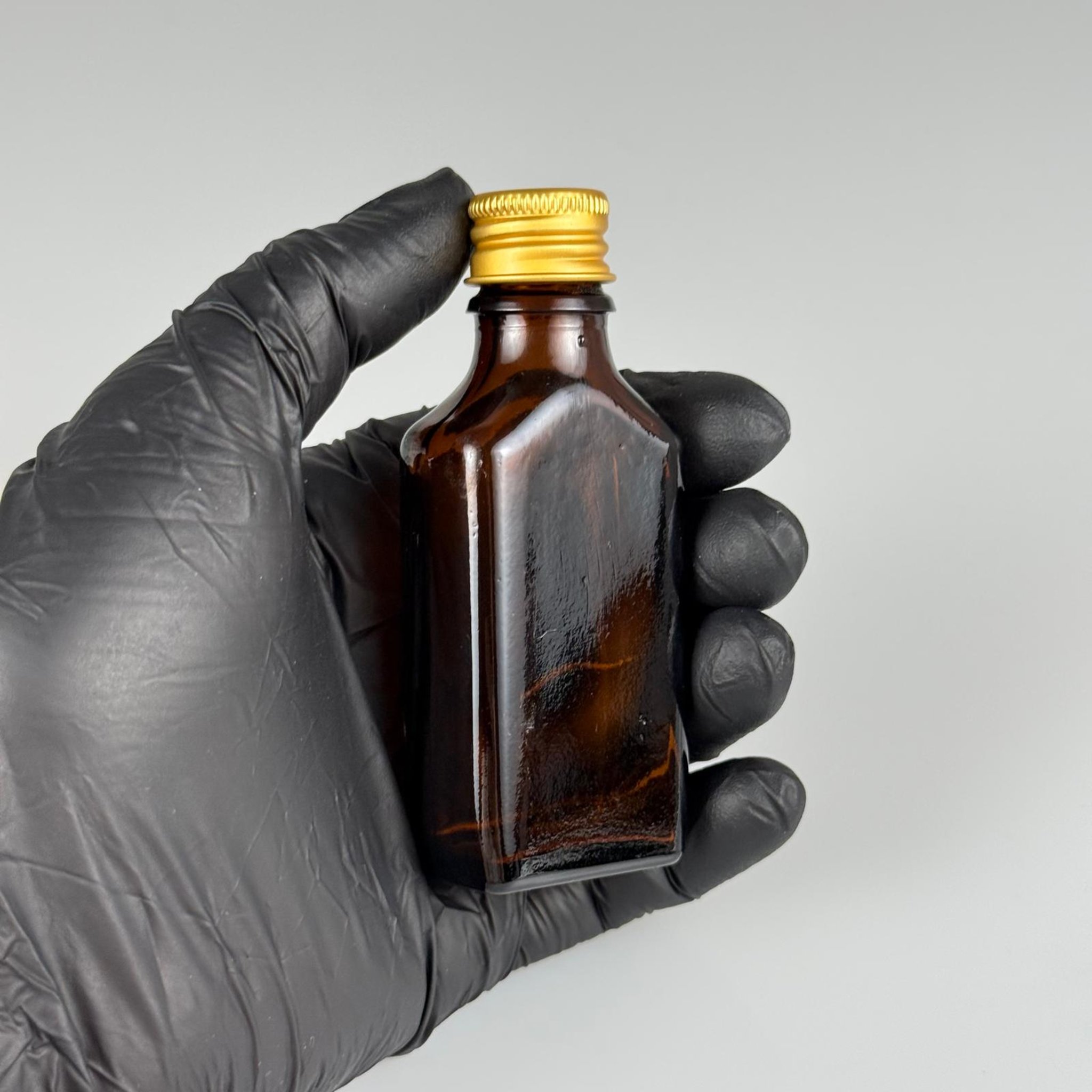 30 CC AMBER YASSI CAM ŞİŞE + GOLD ALÜMİNYUM METAL KAPAKLI + DAMLALIKLI KOLONYA TIPALI TAKIM - 30 ML KAHVERENGİ CAM ŞİŞE