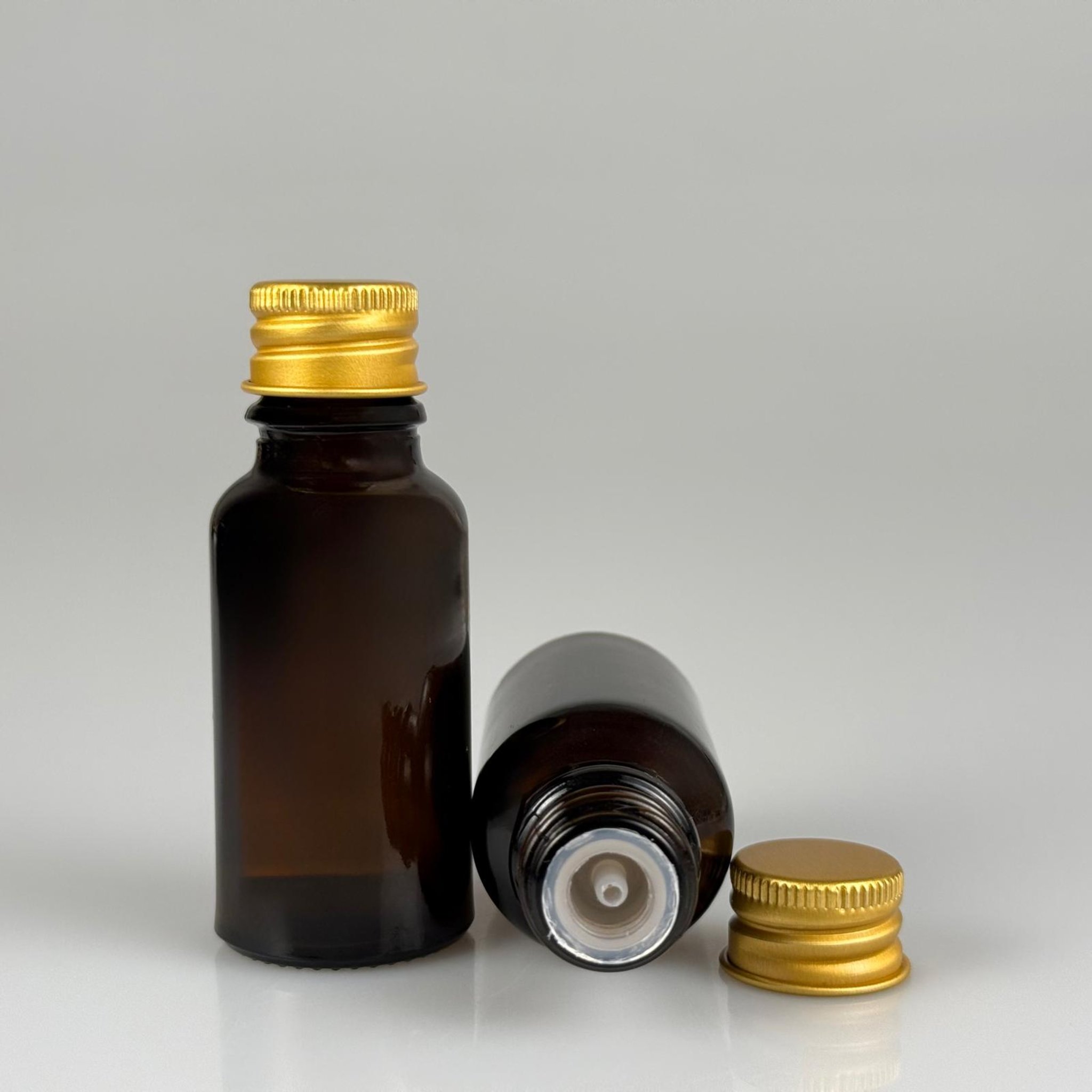 20 CC AMBER CAM ŞİŞE + KÖPÜK CONTALI GMOLD ALÜMİNYUM METAL KAPAKLI + DAMLALIKLI KOLONYA TIPALI TAKIM - 20 ML KAHVERENGİ CAM ŞİŞE