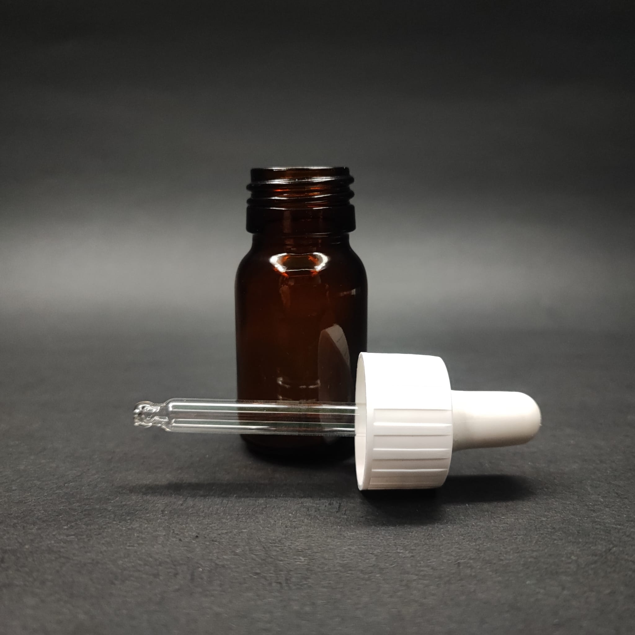 20 ML DOLUMU KOLAY, GENİŞ AĞIZLI CAM DAMLALIKLI ŞİŞE (25 MM AĞIZ)  - 20 CC BEYAZ DAMLALIKLI CAM ECZA ŞİŞESİ - AMBER KAHVERENGİ