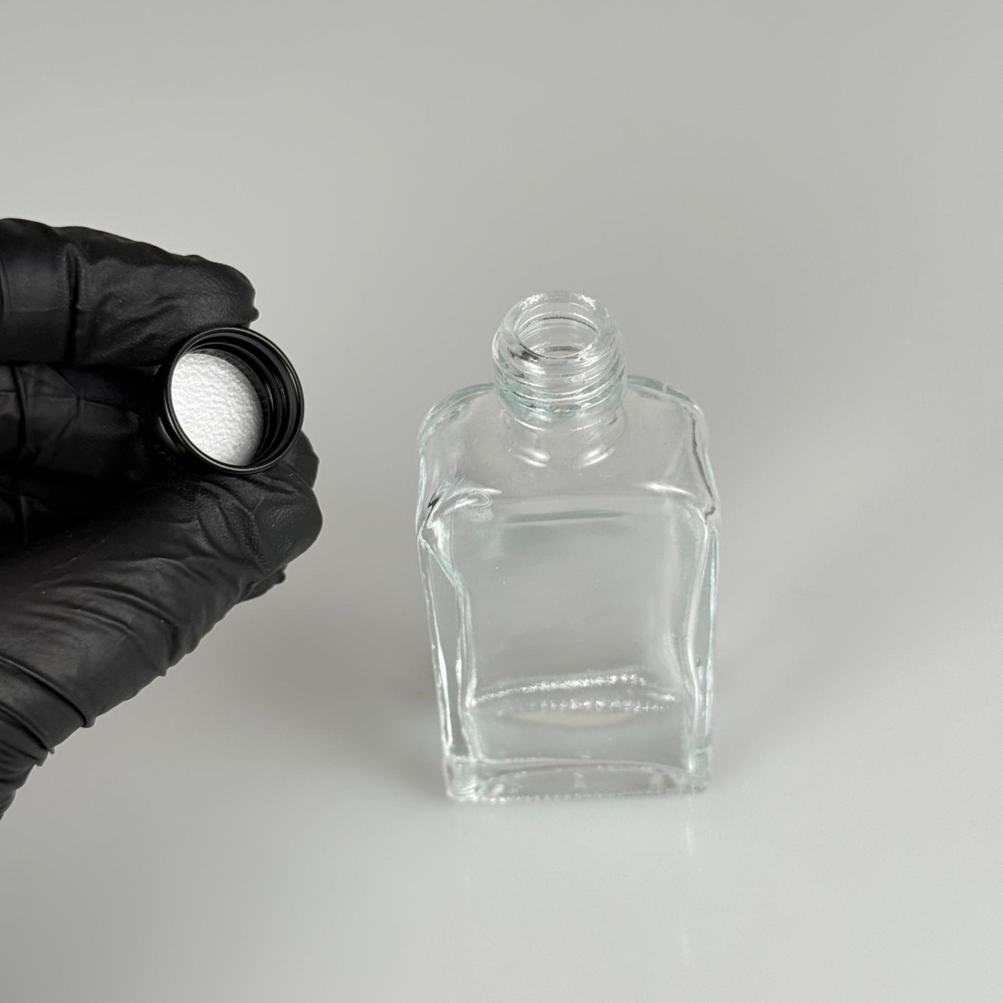 40 CC YASSI DİKDÖRTGEN CAM ŞİŞE + SİYAH ALÜMİNYUM METAL KAPAKLI TAKIM - 40 ML PRESTİJLİ ŞİŞE