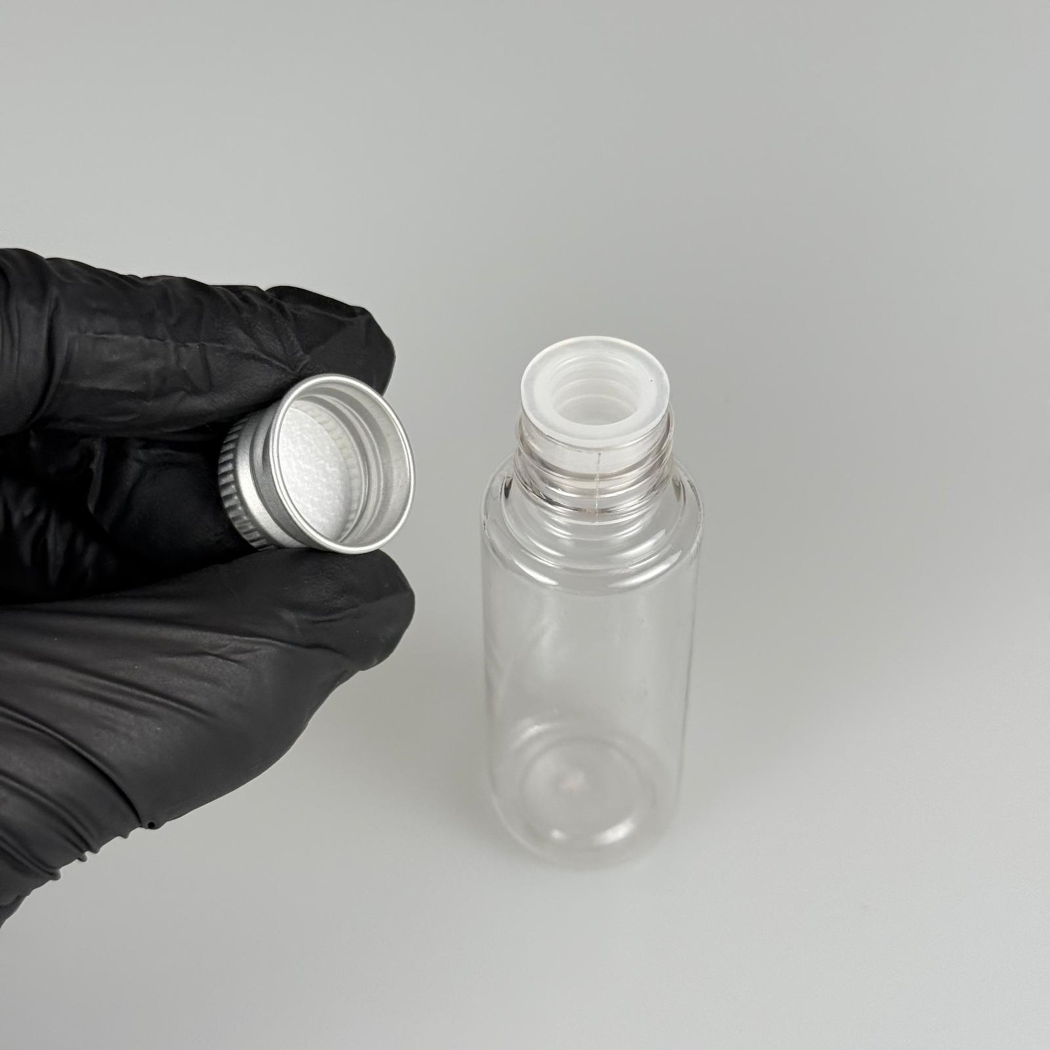 30 CC ŞEFFAF PET SHOT ŞİŞE - KÖPÜK CONTALI GÜMÜŞ ALÜMİNYUM METAL KAPAKLI + KÖR TIPALI TAKIM - 30 ML PLASTİK ŞİŞE