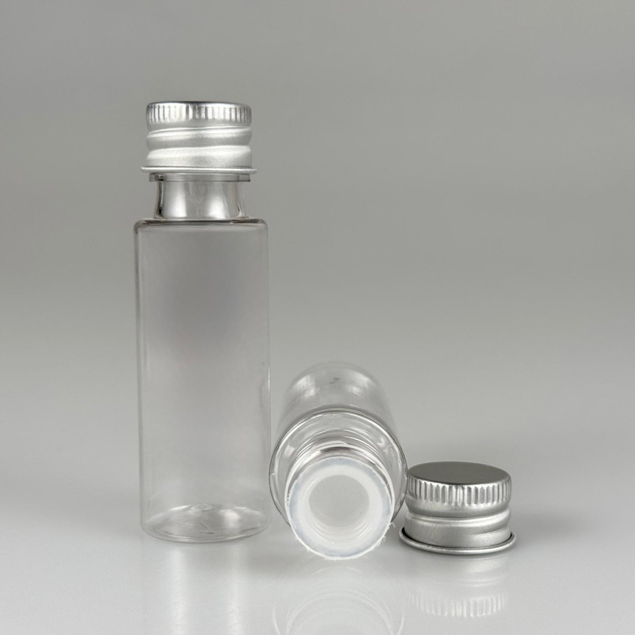 20 CC ŞEFFAF PET ŞİŞE + KÖPÜK CONTALI GÜMÜŞ ALÜMİNYUM METAL KAPAKLI + KÖR TIPALI TAKIM - 20 ML PLASTİK ŞİŞE