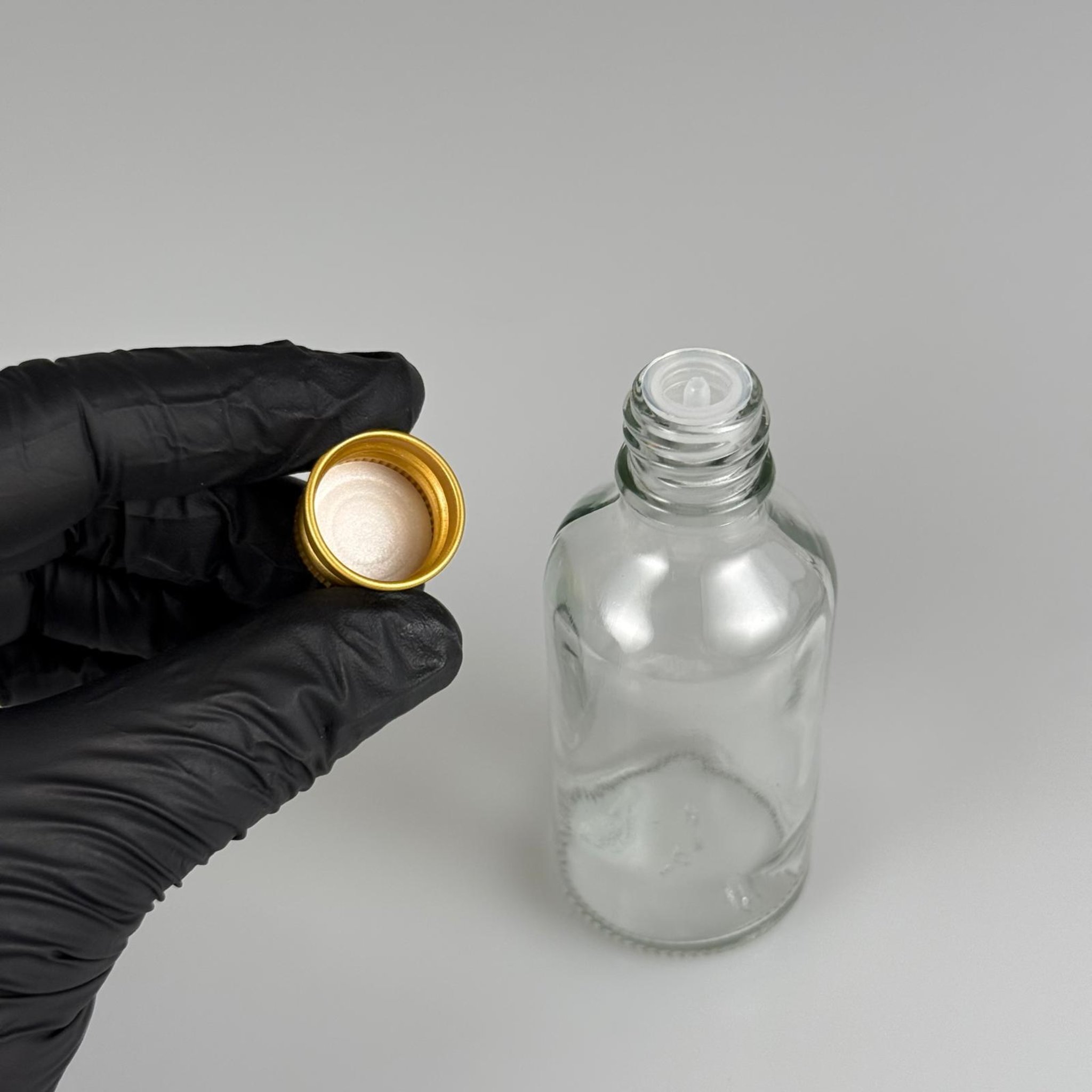 50 CC ŞEFFAF CAM ŞİŞE + KÖPÜK CONTALI GOLD ALÜMİNYUM METAL KAPAKLI + KOLONYA TIPALI TAKIM - 50 ML ŞEFFAF CAM ŞİŞE