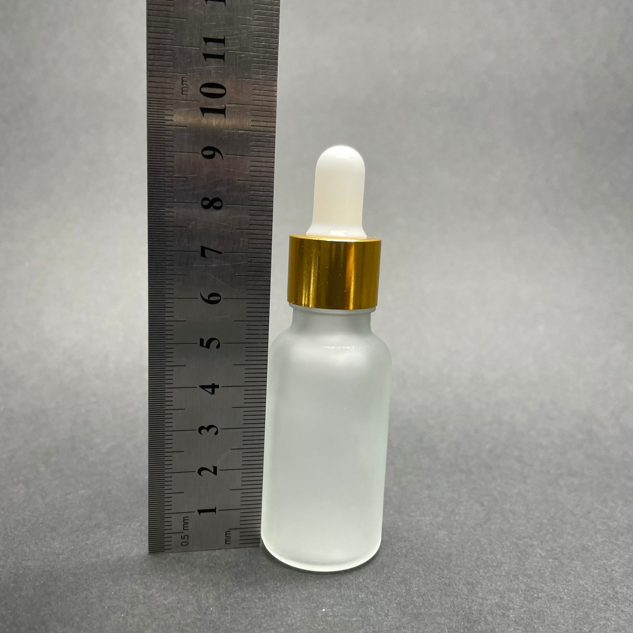 20 CC BUZLU CAM DAMLALIKLI ŞİŞE - BEYAZ EMZİK - GOLD METAL KAPAK - 20 ML BUZLU CAM DAMLALIKLI ŞİŞE - SERUM ŞİŞESİ DAMLALIKLI - BOŞ SERUM ŞİŞESİ - TOPTAN DAMLALIKLI ŞİŞE