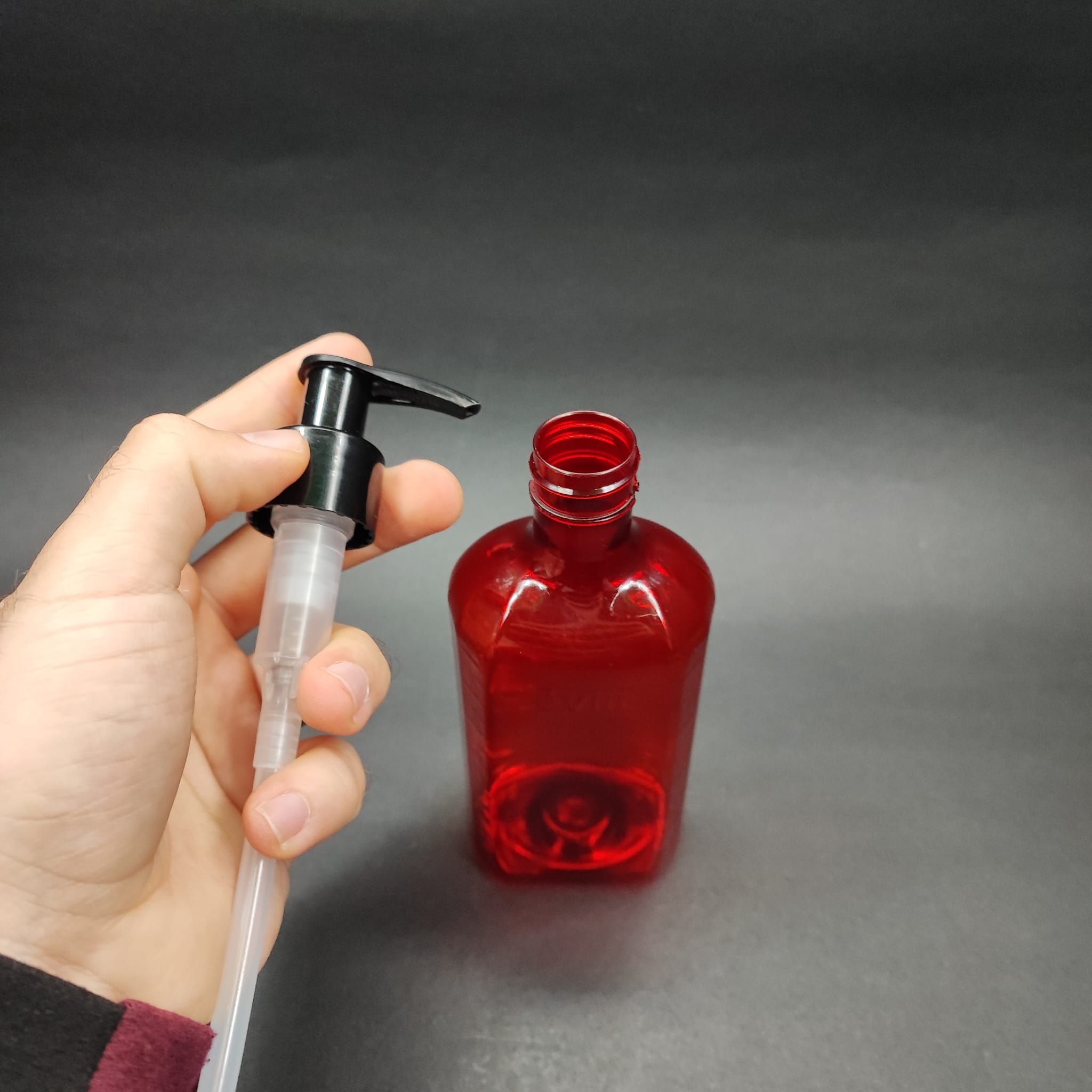 200 CC ÖLÇEKLİ PET ŞİŞE - SİYAH SIVI SABUN POMPALI - 200 ML VE OZ ÖLÇÜLÜ KIRMIZI PET ŞİŞE