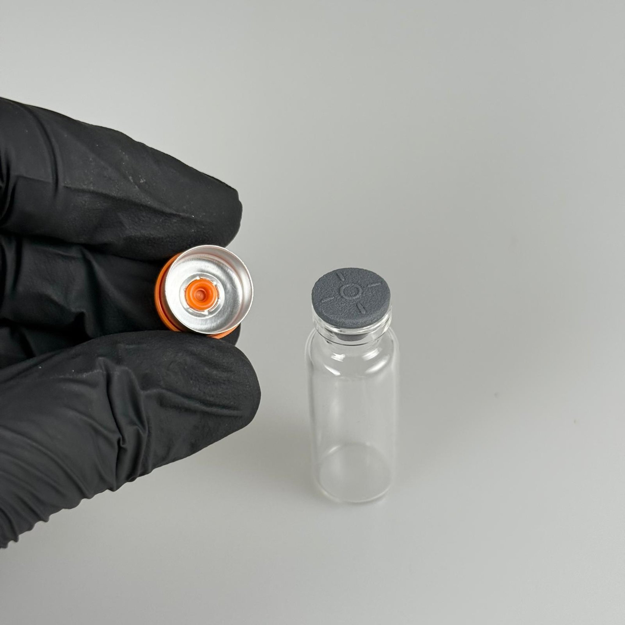 4 ML VİAL FLAKON ŞİŞE- 13 AĞIZ 4 CC ŞEFFAF CAM İLAÇ ŞİŞESİ + KAUÇUK BUTİL ENJEKTÖR TIPASI + TURUNCU FLAKON KAPAKLI TAKIM