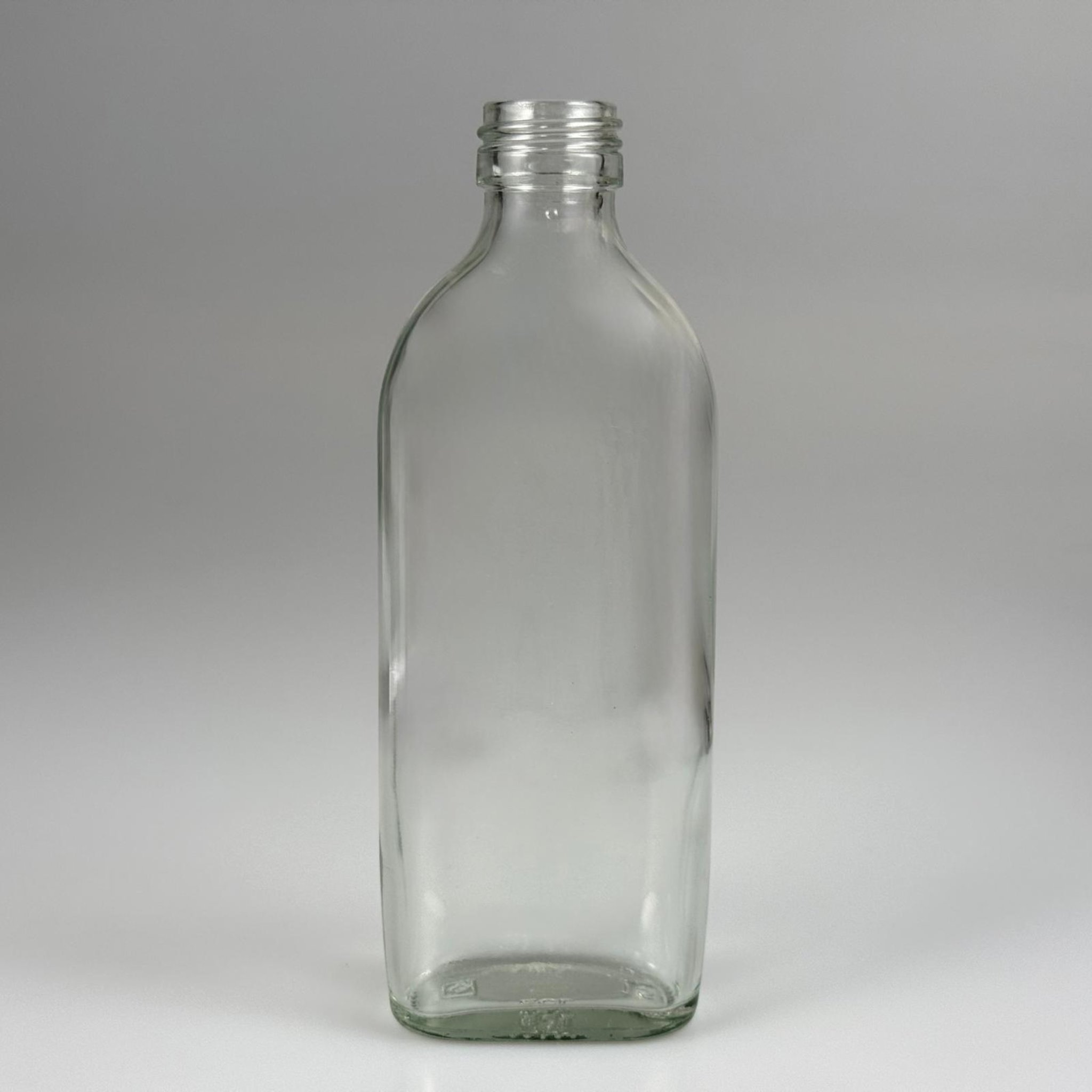 150 CC ŞEFFAF CAM YASSI COLD BREW ŞİŞE (SOĞUK KAHVE ŞİŞESİ) KAPAKSIZ (25 AĞIZ) - 150 ML YASSI CAM ŞİŞE