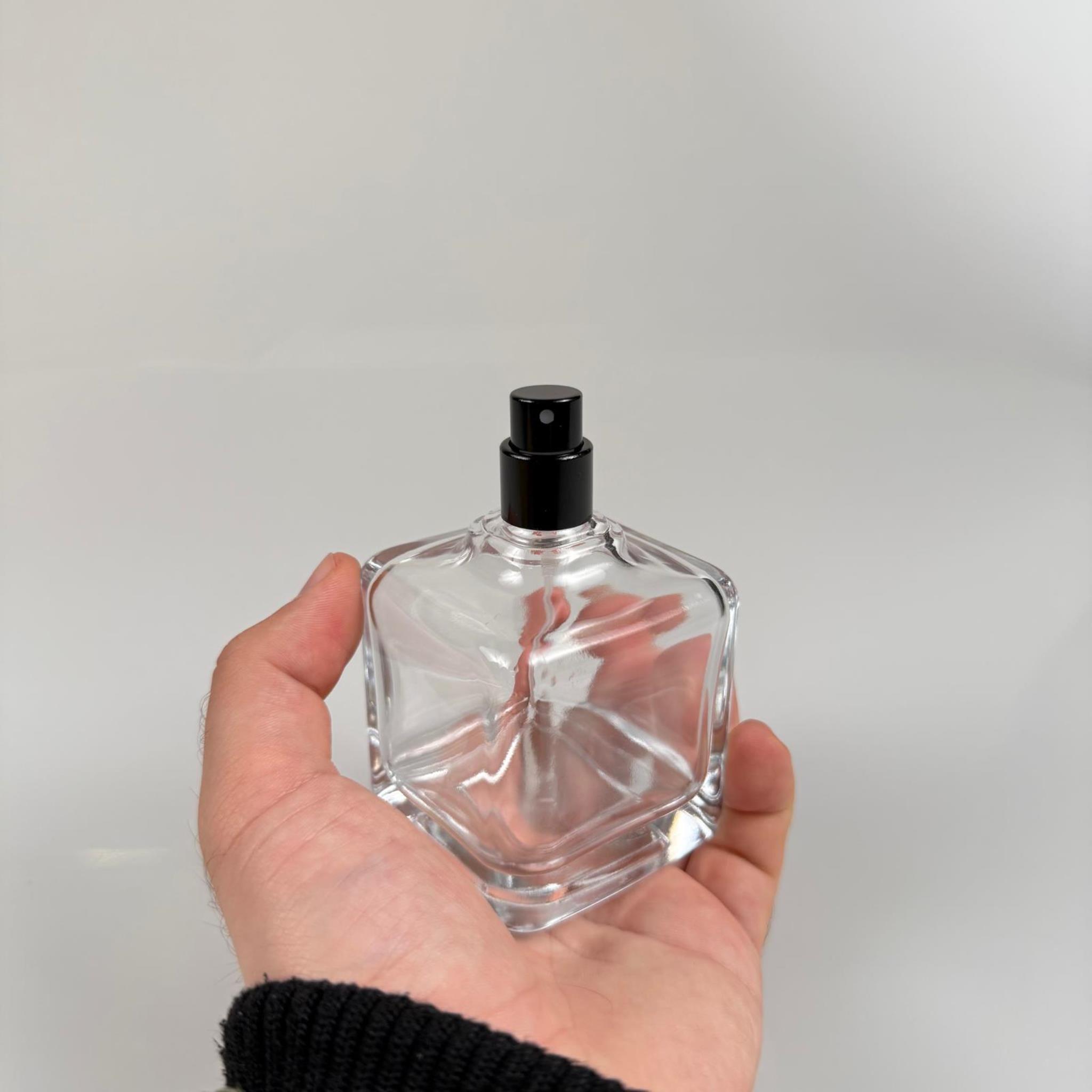 100 ML KARE MODEL LURA PARFÜM ŞİŞESİ - SİYAH METAL SPREYLİ (AĞIZ 15 MM GEÇME KOLAY KAPAMA)