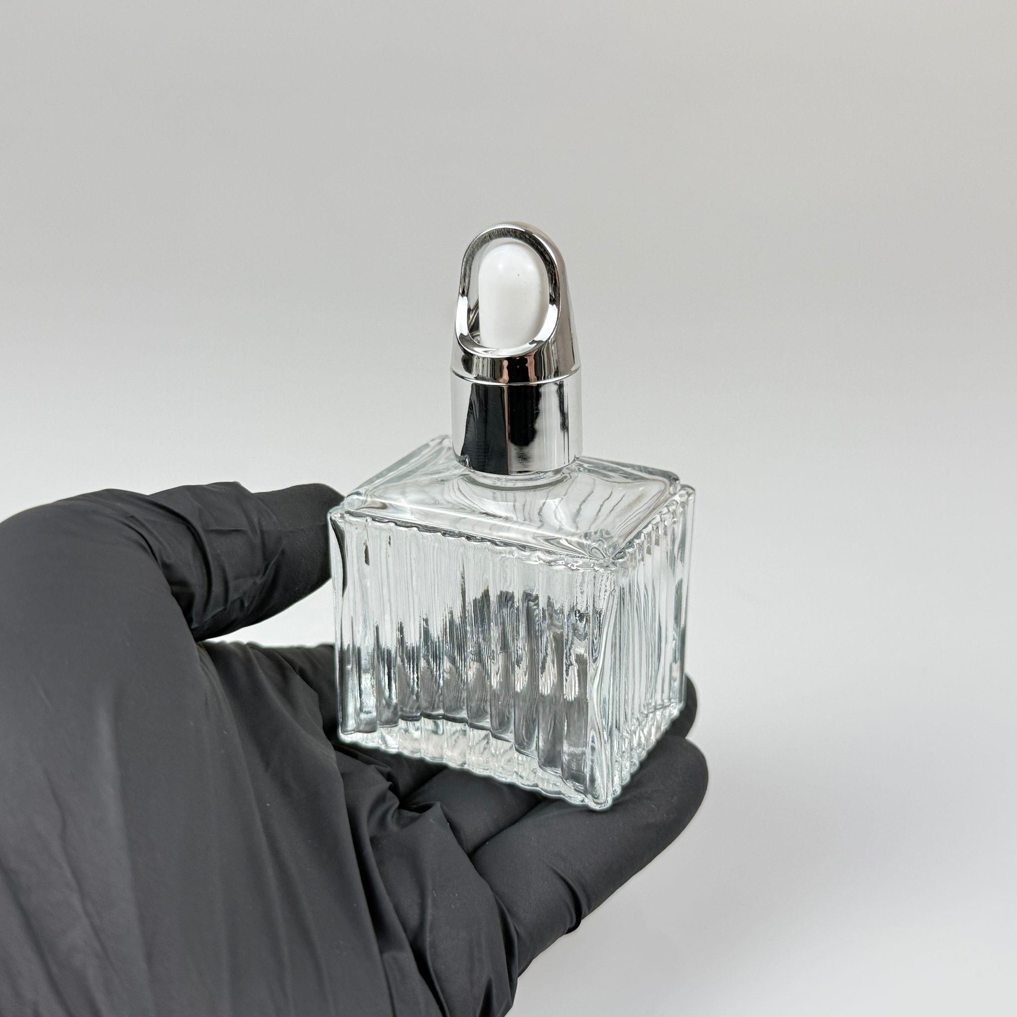 50 CC KÖŞELİ DESENLİ ÇİZGİLİ PRESTİJLİ CAM DAMLALIKLI ŞİŞE - BEYAZ EMZİK - GÜMÜŞ FLOWER SEPET MODEL METALİK KAPAK - 50 ML CAM DAMLALIKLI ŞİŞE - DAMLALIKLI BOŞ ŞİŞE