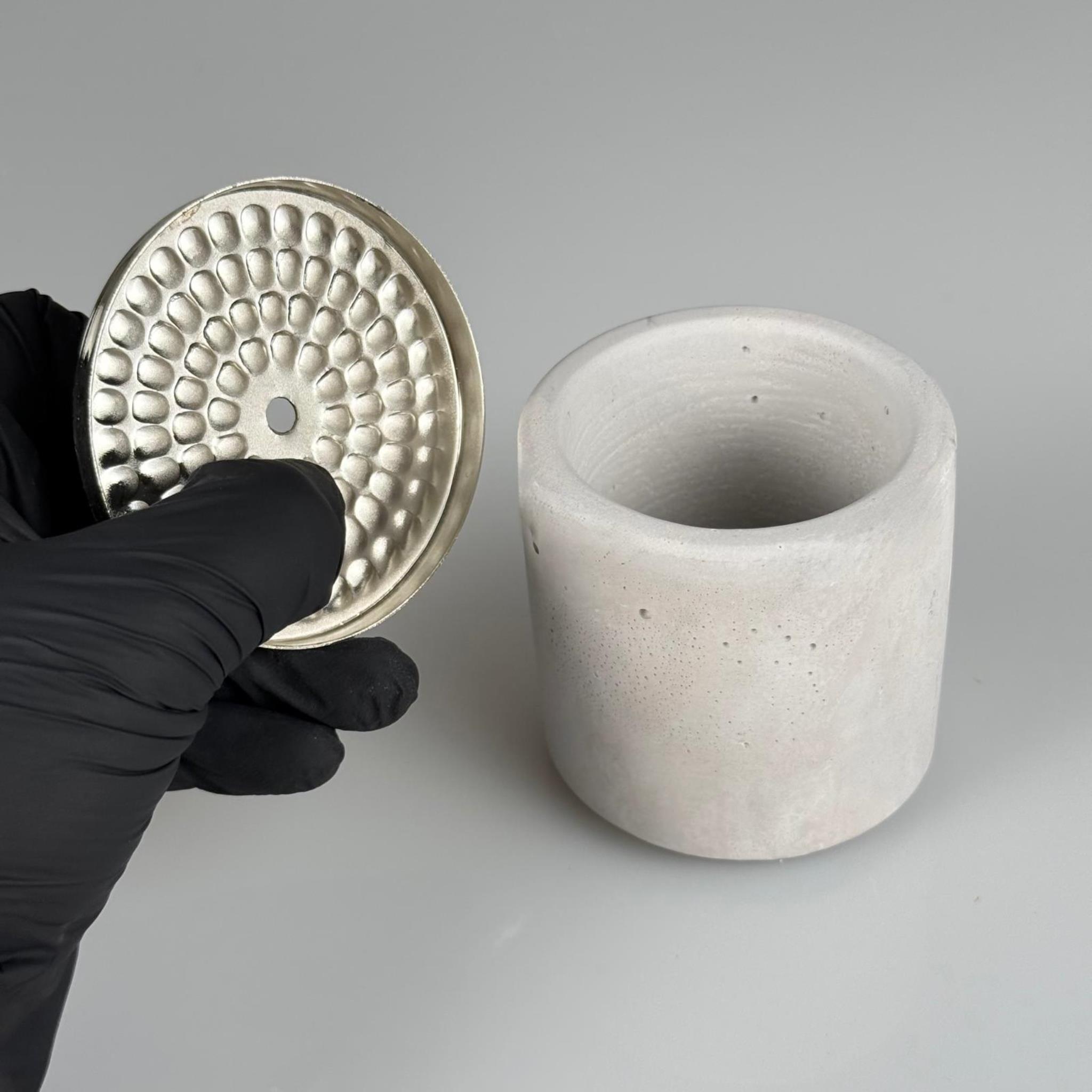 BETON MUMLUK - 100 CC - TAŞ BETONDAN MUM BARDAK - DEKORATİF MUM BARDAĞI, MİNİ SAKSI + DELİKLİ GÜMÜŞ METAL KAPAK