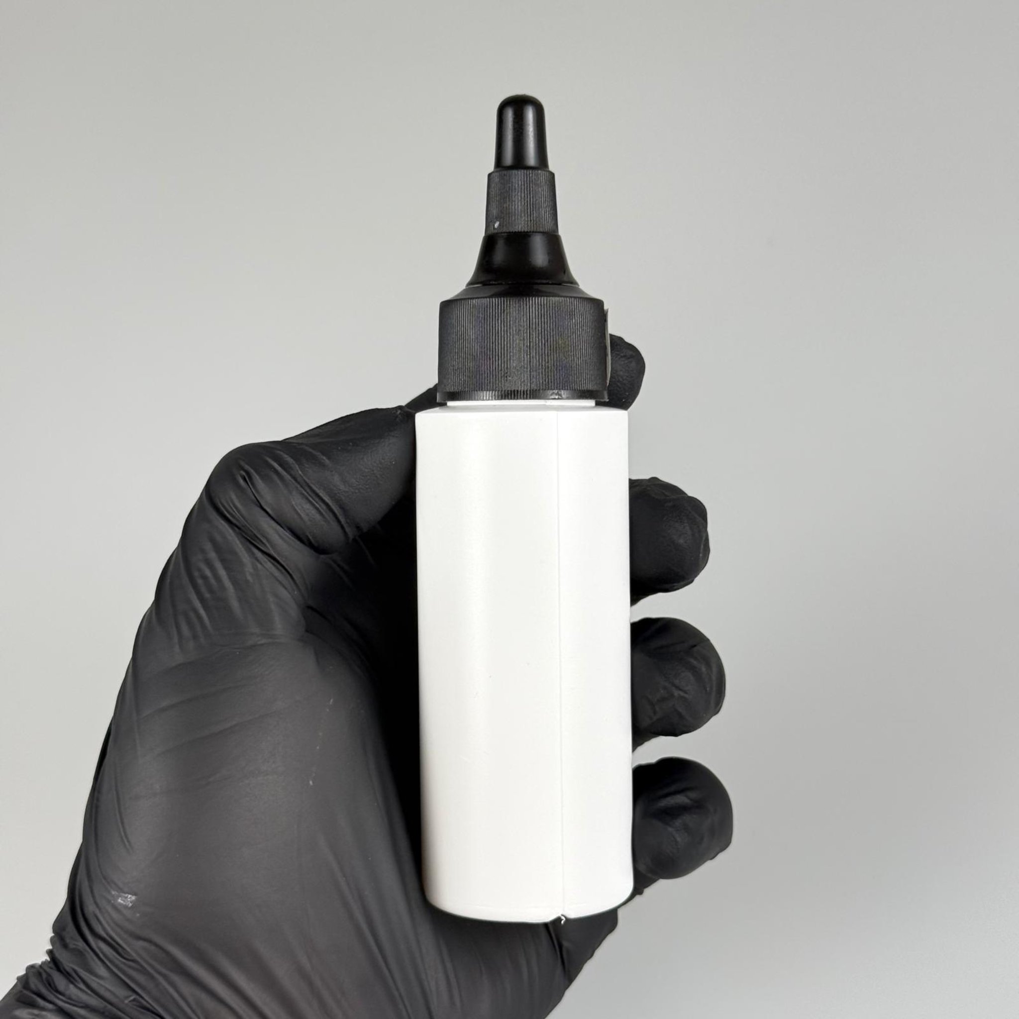 YAĞ, SOS, ACI SOS, SİRKE, SRIRACHA, MÜREKKEP, TUTKAL AKITICI VB BOŞ ŞİŞELERİ - SİYAH SİVRİ ASANSÖR AKITICI KAPAK + 50 ML BEYAZ POLİETİLEN PLASTİK ŞİŞE TAKIM