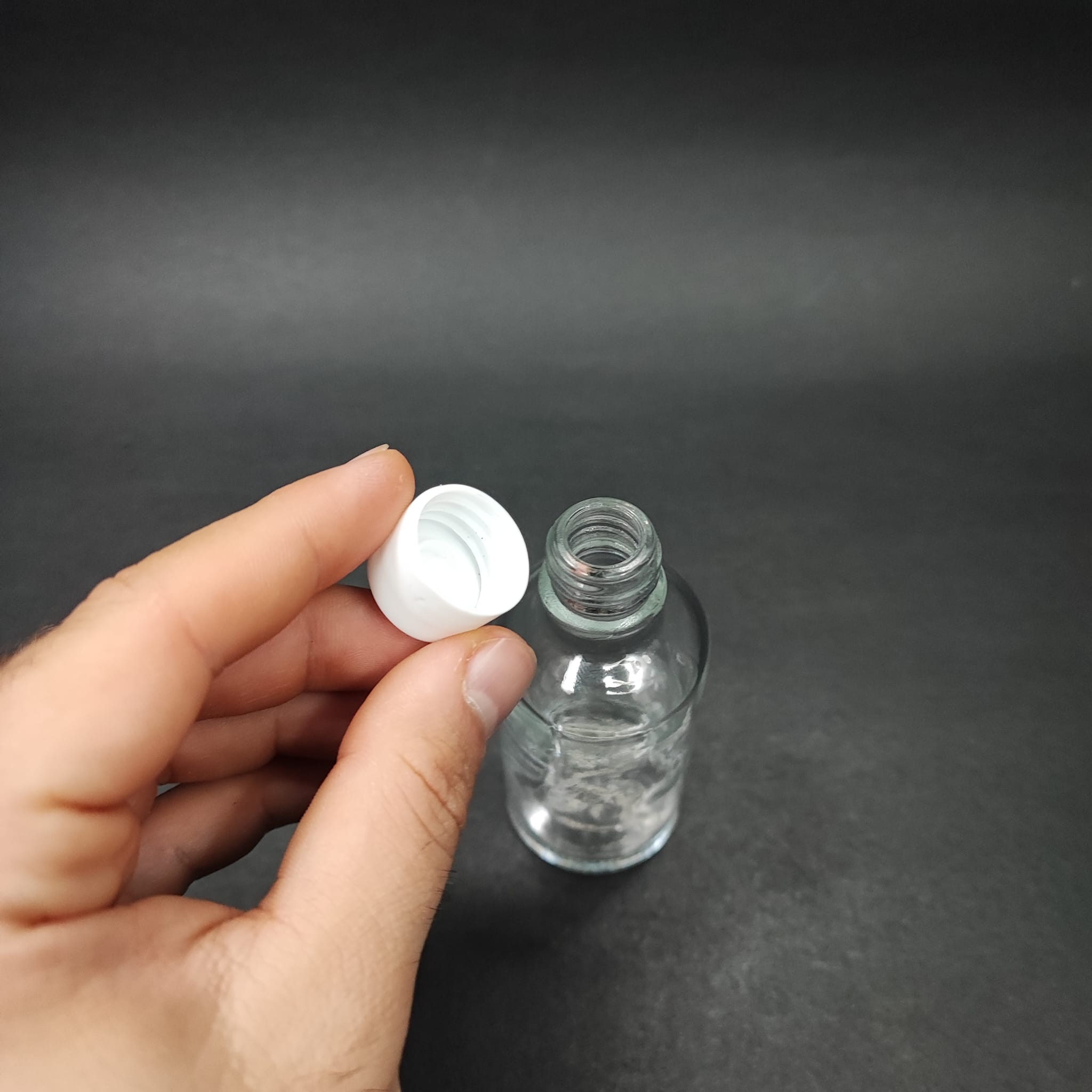 50 CC ŞEFFAF CAM ŞİŞE + KENDİNDEN CONTALI SIZDIRMAZ BEYAZ KAPAK - 50 ML KAPAKLI CAM ŞİŞE