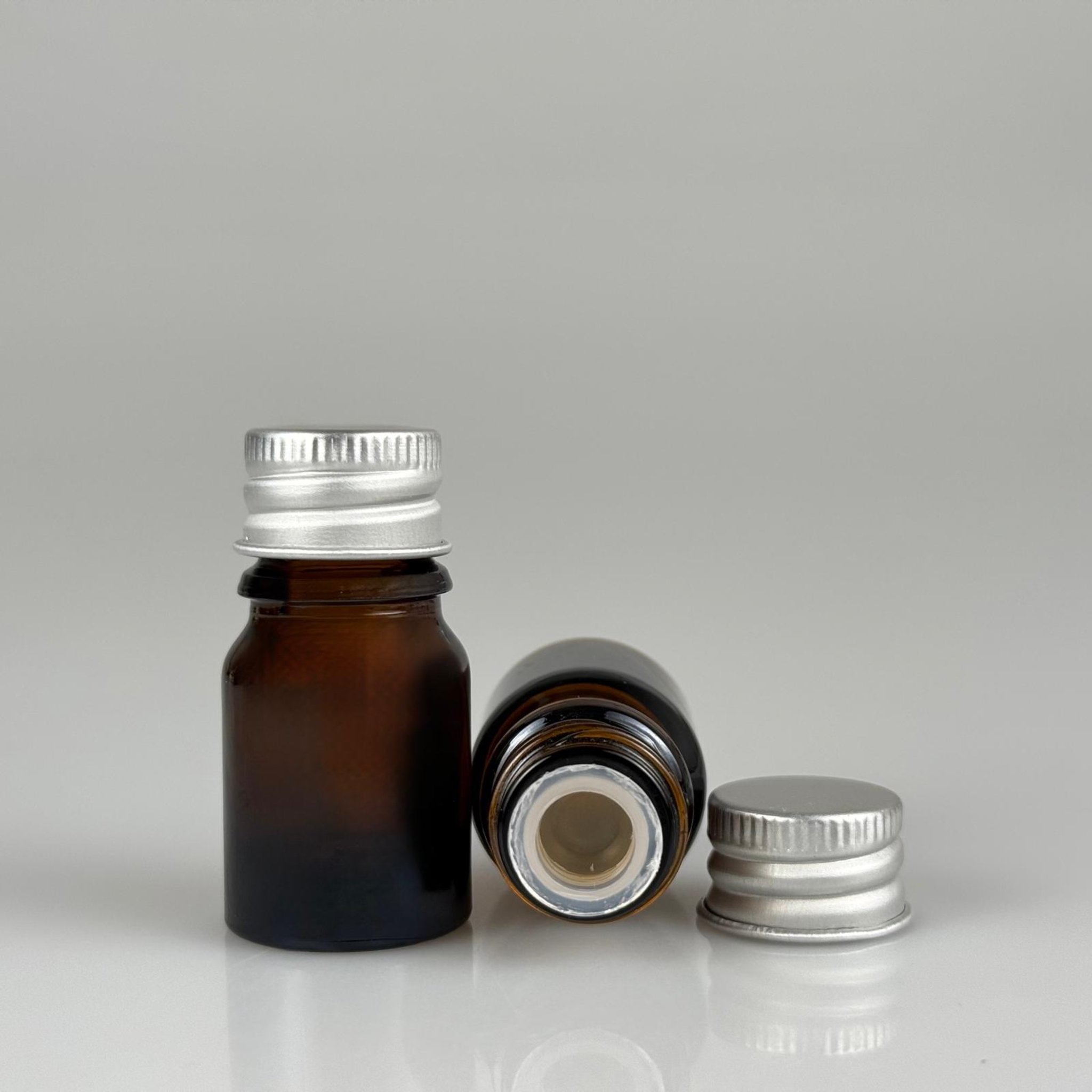 3 CC AMBER CAM ŞİŞE + KÖPÜK CONTALI GÜMÜŞ ALÜMİNYUM METAL KAPAKLI + KÖR TIPALI TAKIM - 3 ML KAHVERENGİ CAM ŞİŞE0