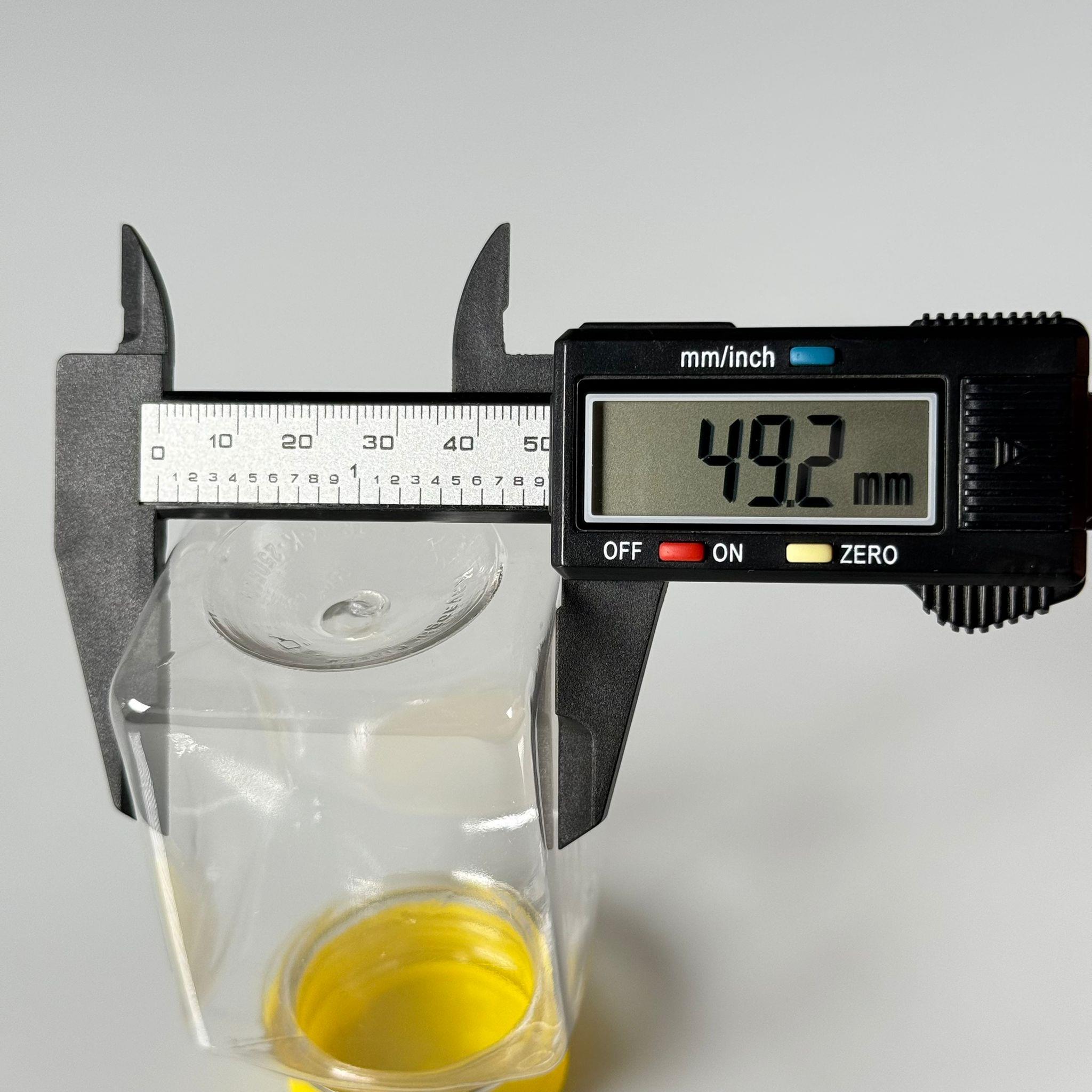 150 CC KÖŞELİ KARE PET ŞİŞE (15,6 GR) - 38 MM GENİŞ AĞIZLI KİLİTLİ SARI - 150 ML DETOX, MEYVE SUYU, SMOOTHIE, AYRAN, SÜT, MEŞRUBAT VB İÇİN BOŞ PLASTİK ŞİŞELER