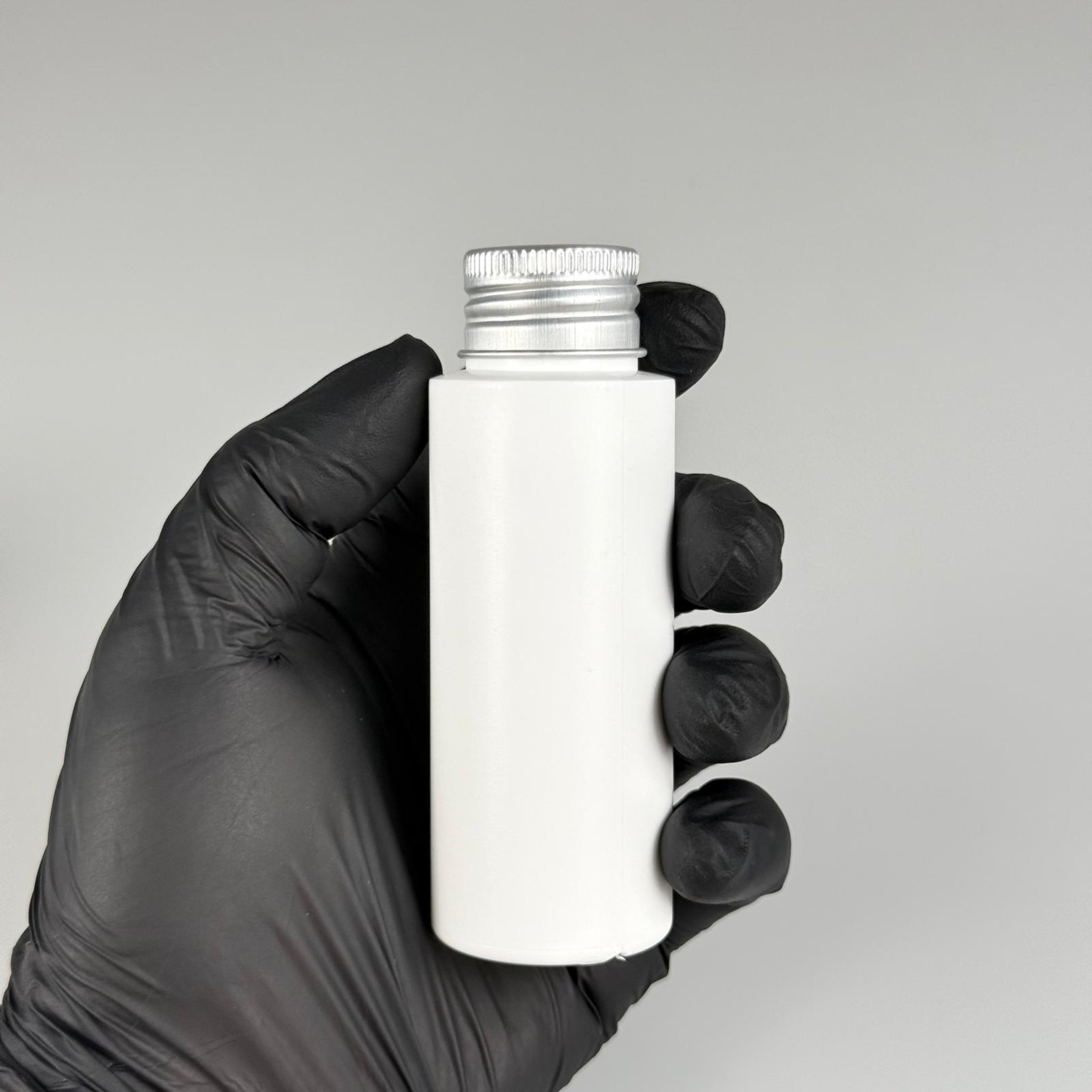 50 CC BEYAZ POLİETİLEN PLASTİK ASETON ŞİŞESİ ( 24 AĞIZ ) + KÖPÜK CONTALI GÜMÜŞ METAL ALÜMİNYUM KAPAK TAKIM - 50 ML BEYAZ PLASTİK ASETON ŞİŞELERİ