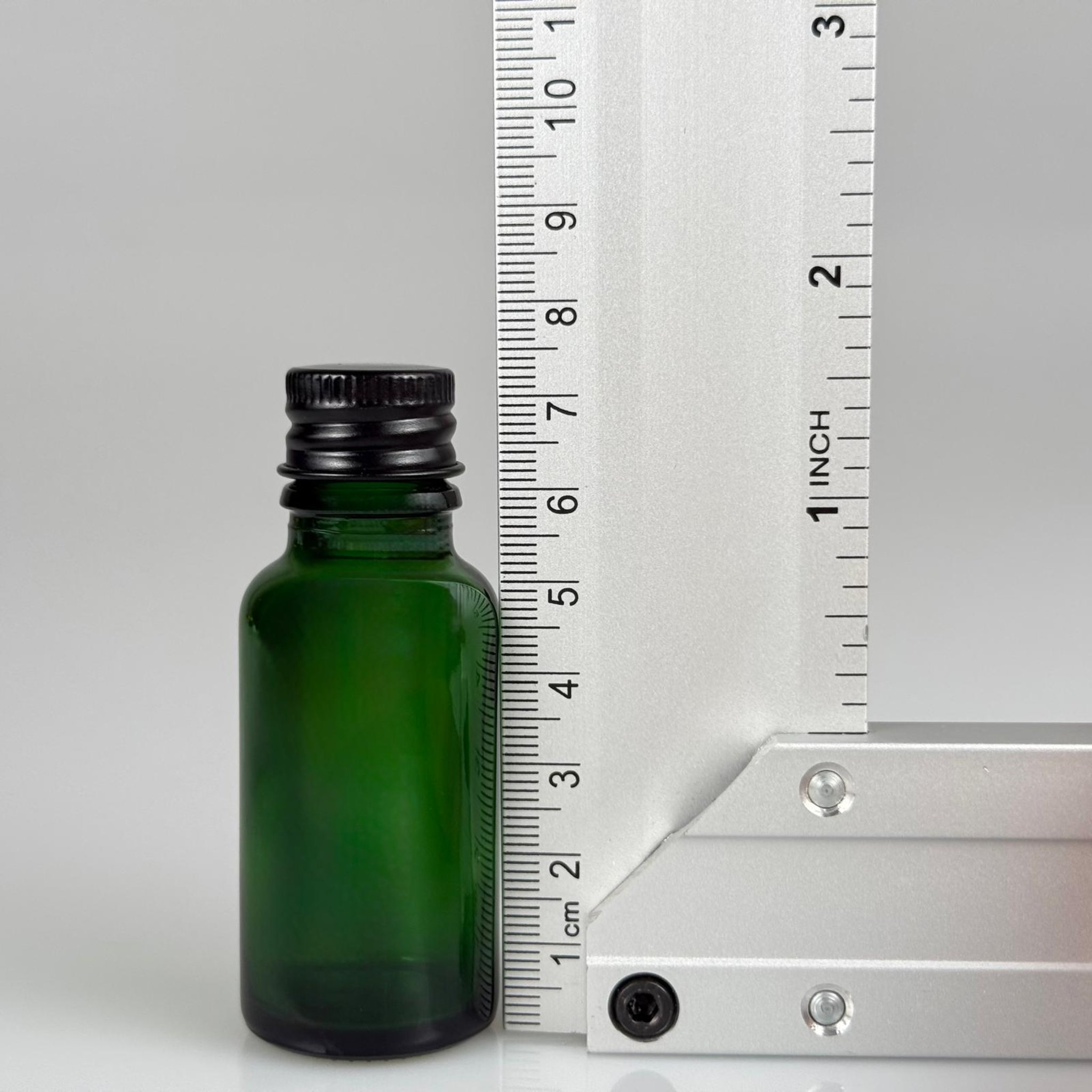 20 CC YEŞİL CAM ŞİŞE + KÖPÜK CONTALI SİYAH ALÜMİNYUM METAL KAPAKLI + KOLONYA TIPALI TAKIM - 20 ML YEŞİL CAM ŞİŞE