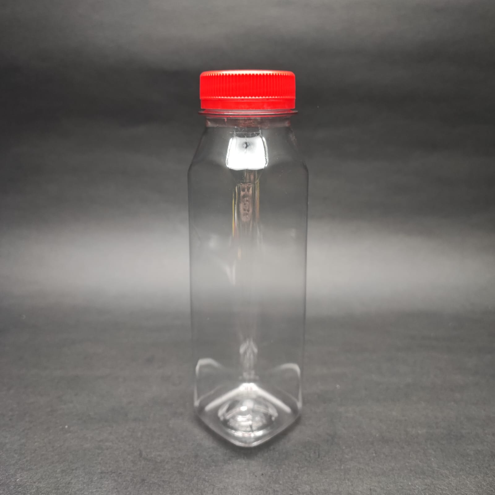 250 CC KARE PET ŞİŞE (19 GR) - GENİŞ AĞIZLI KIRMIZI KİLİTLİ KAPAKLI - 250 ML DETOX , MEYVE SUYU ŞİŞE , BOŞ DETOKS ŞİŞE
