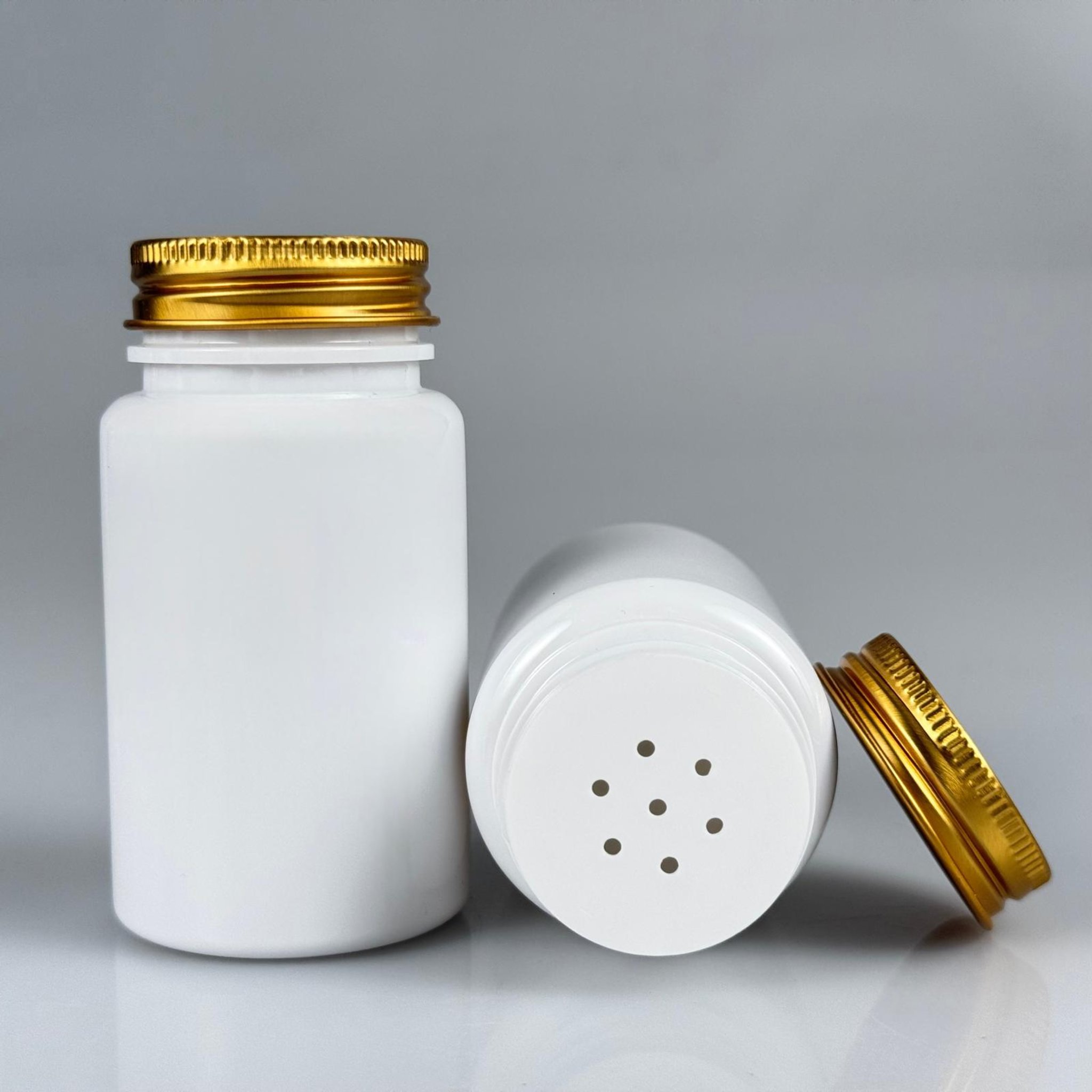 100 CC BEYAZ PET PUDRA ŞİŞESİ + KÖPÜK CONTALI GOLD METAL KAPAKLI + PUDRA TIPALI TAKIM - 100 ML PUDRA KUTUSU, EKO TUZLUK