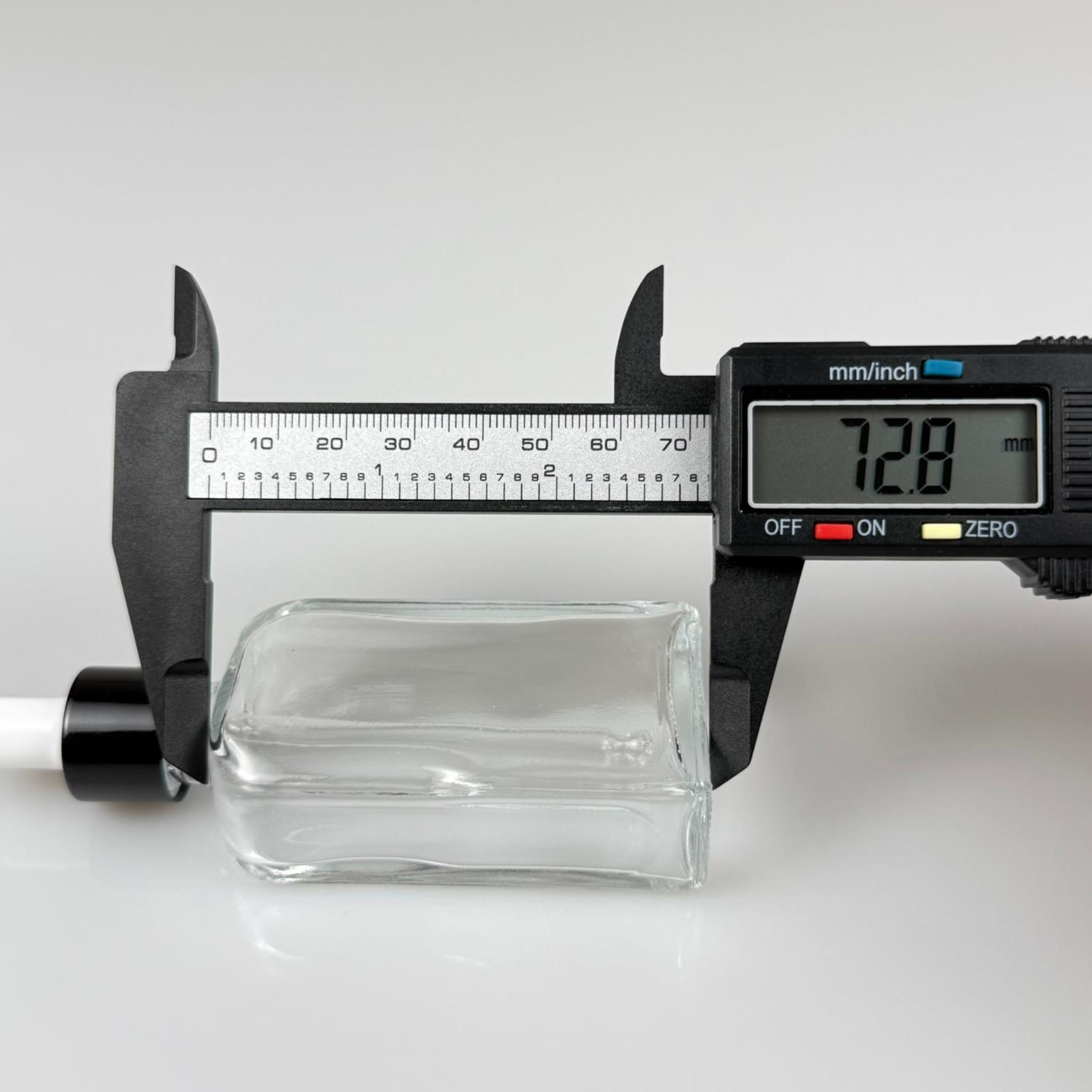 50 CC YASSI DİKDÖRTGEN PRESTİJLİ CAM DAMLALIKLI ŞİŞE - BEYAZ EMZİK - SİYAH METALİK KAPAK - 50 ML CAM DAMLALIKLI ŞİŞE - DAMLALIKLI BOŞ ŞİŞE