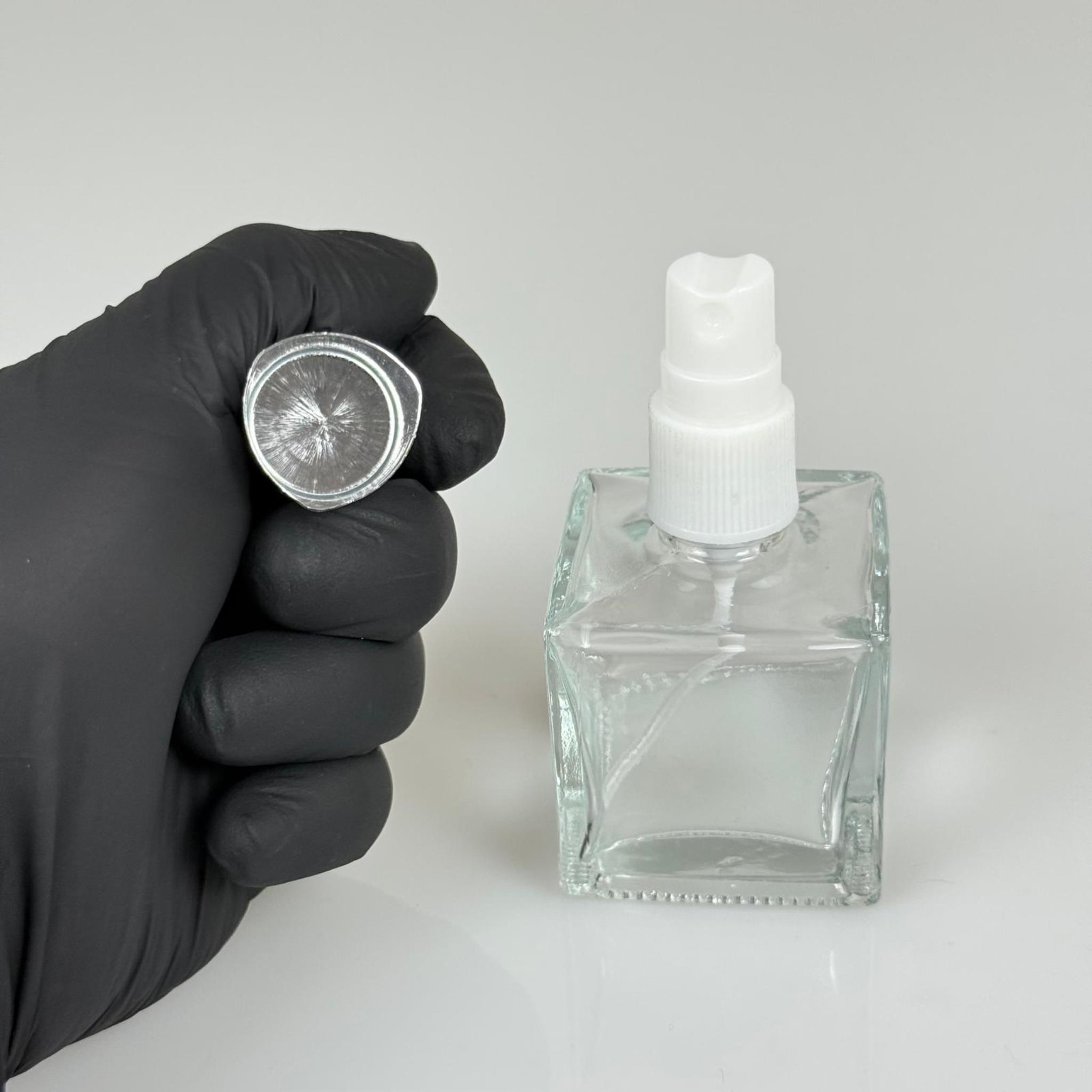 50 CC KARE CAM ŞİŞE + GÜMÜŞ SPREY FISFIS - 50 ML HEDİYELİK CAM KOLONYA ŞİŞESİ - PARFÜM ESANS ŞİŞESİ - DÜĞÜN, NİŞAN, SÖZ, KINA, CENAZE, PROMOSYON, PARFÜM İÇİN HEDİYELİK KOLONYA ŞİŞELERİ
