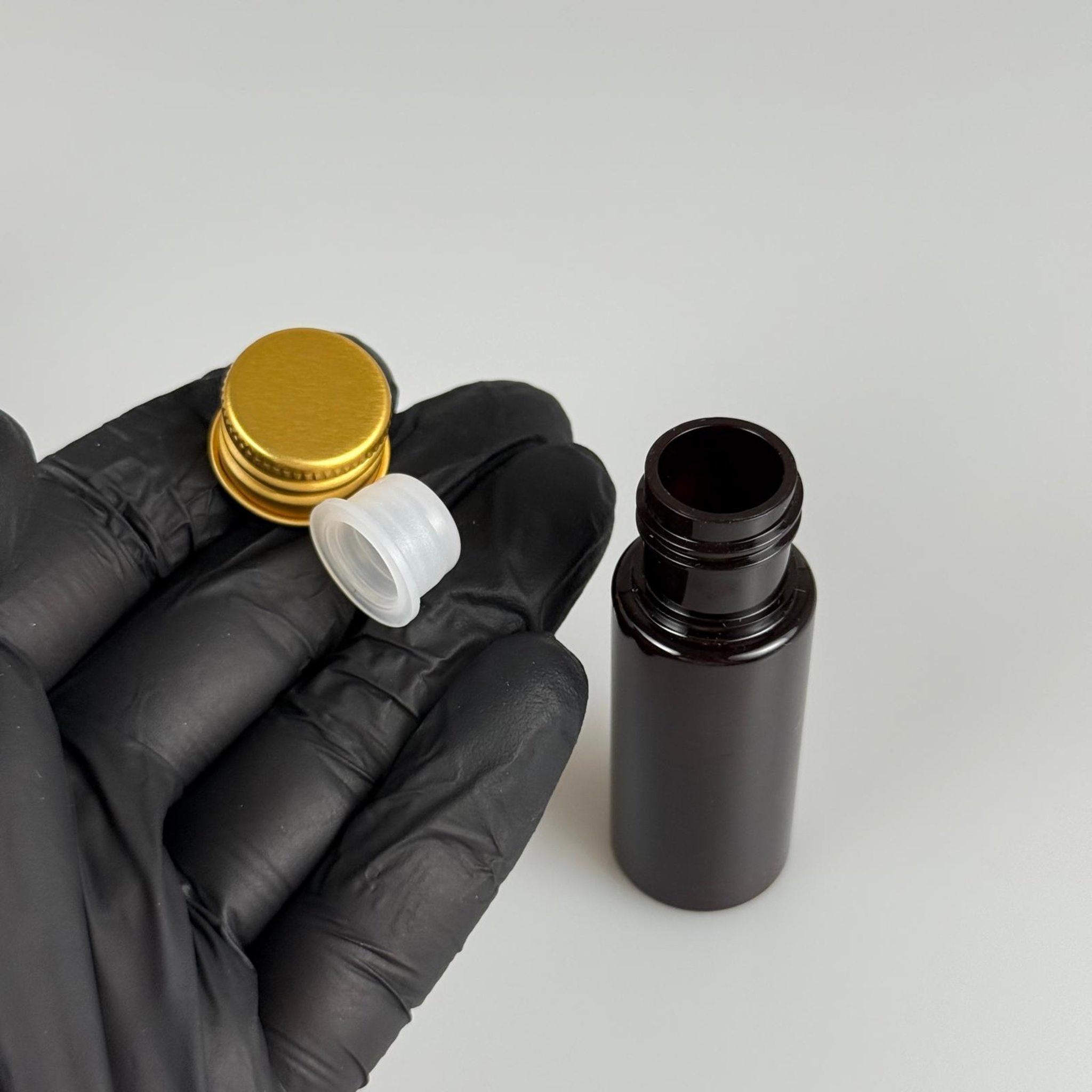 15 CC AMBER SİLİNDİR PET ŞİŞE + KÖPÜK CONTALI GOLD ALÜMİNYUM METAL KAPAKLI + KÖR TIPALI TAKIML - 15 ML KAHVERENGİ PET ŞİŞE
