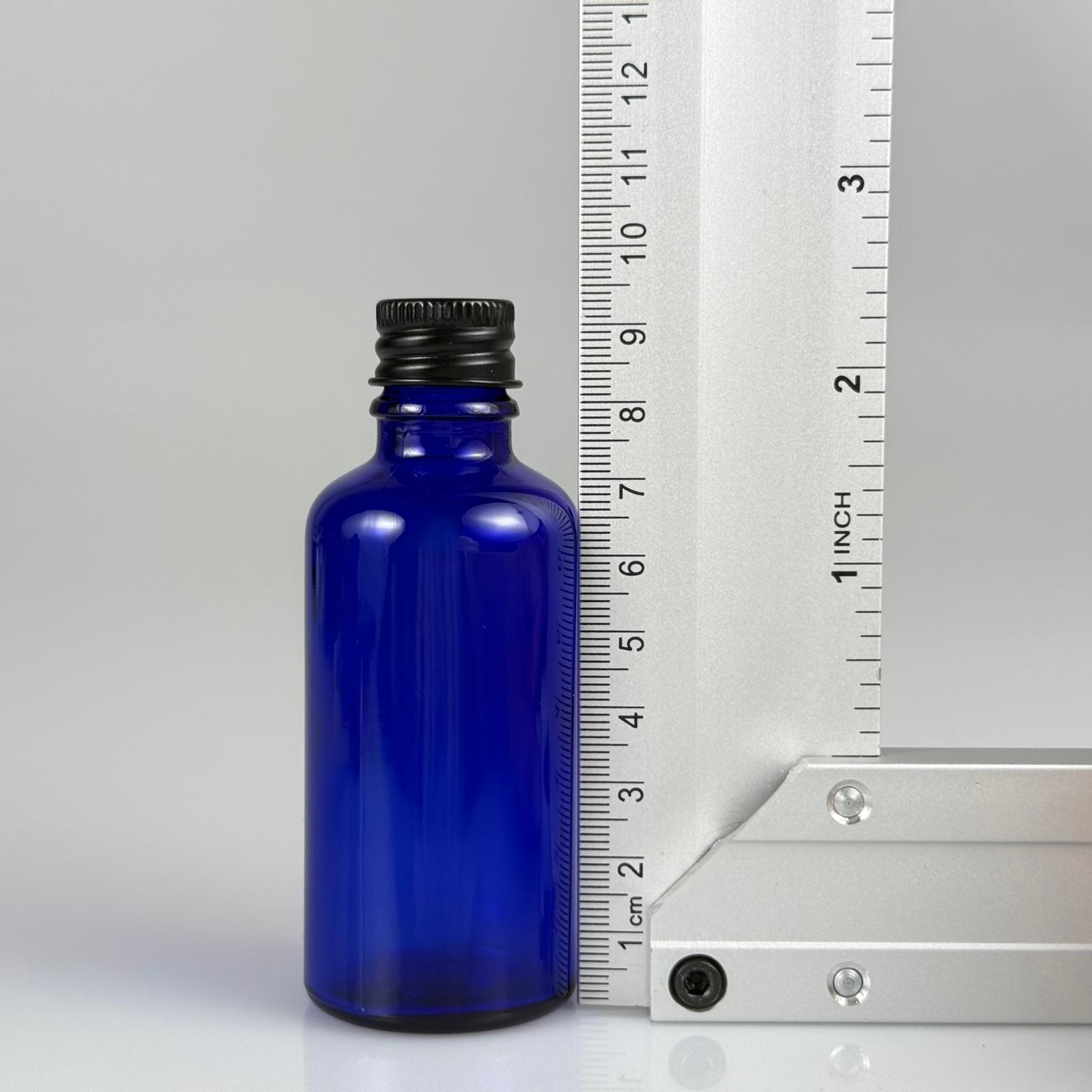 50 CC MAVİ CAM ŞİŞE + KÖPÜK CONTALI SİYAH ALÜMİNYUM METAL KAPAKLI + DAMLALIKLI KOLONYA TIPALI TAKIM - 50 ML MAVİ CAM ŞİŞE