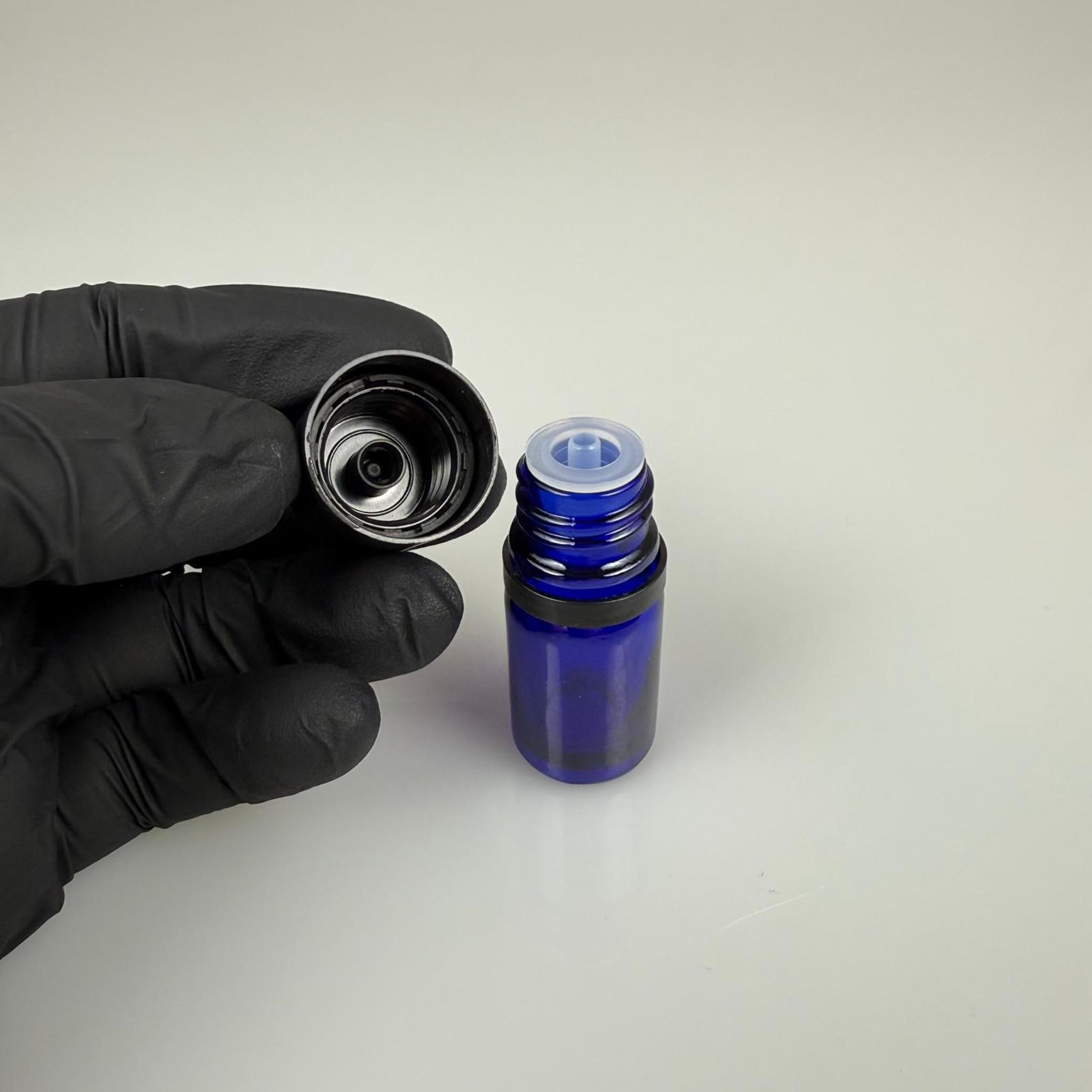 5 CC MAVİ CAM ŞİŞE + İÇTEN DAMLALIKLI ÇOCUK KİLİTLİ SİYAH KAPAK - MAVİ 5 ML KİLİT KAPAKLI DAMLATMALI ŞİŞE