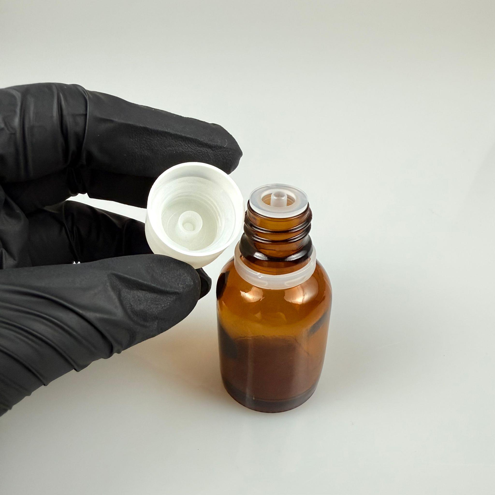 25 CC AMBER CAM ŞİŞE + İÇTEN DAMLALIKLI ÇOCUK KİLİTLİ BEYAZ KAPAK - KAHVERENGİ 25 ML KİLİT KAPAKLI DAMLATMALI ŞİŞE