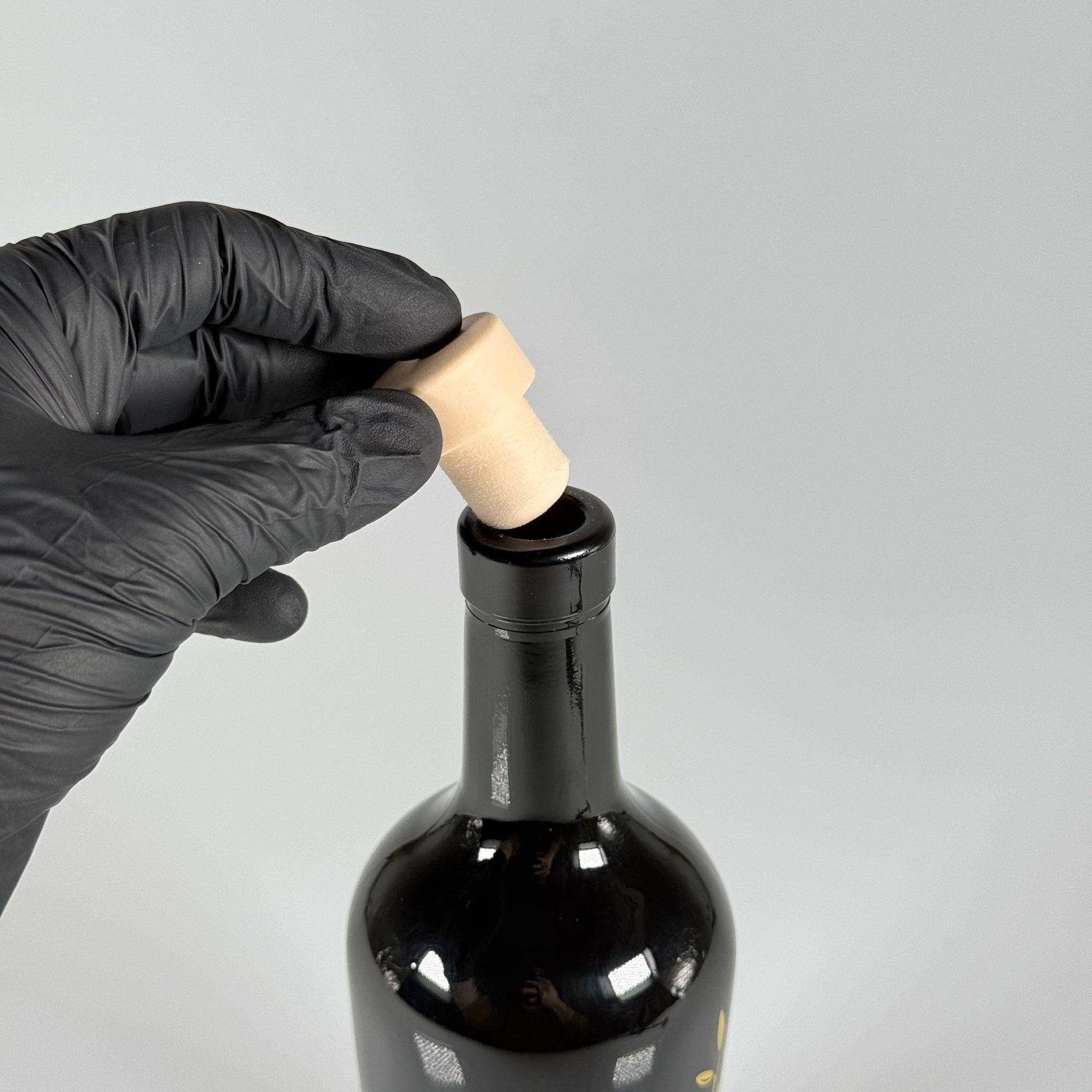 500 CC OLİVE ZEYTİNYAĞ BASKILI SİYAH CAM ŞİŞE + AHŞAP GÖRÜNÜMLÜ SENTETİK MANTAR TIPA - 500 ML TIPALI CAM ŞİŞE