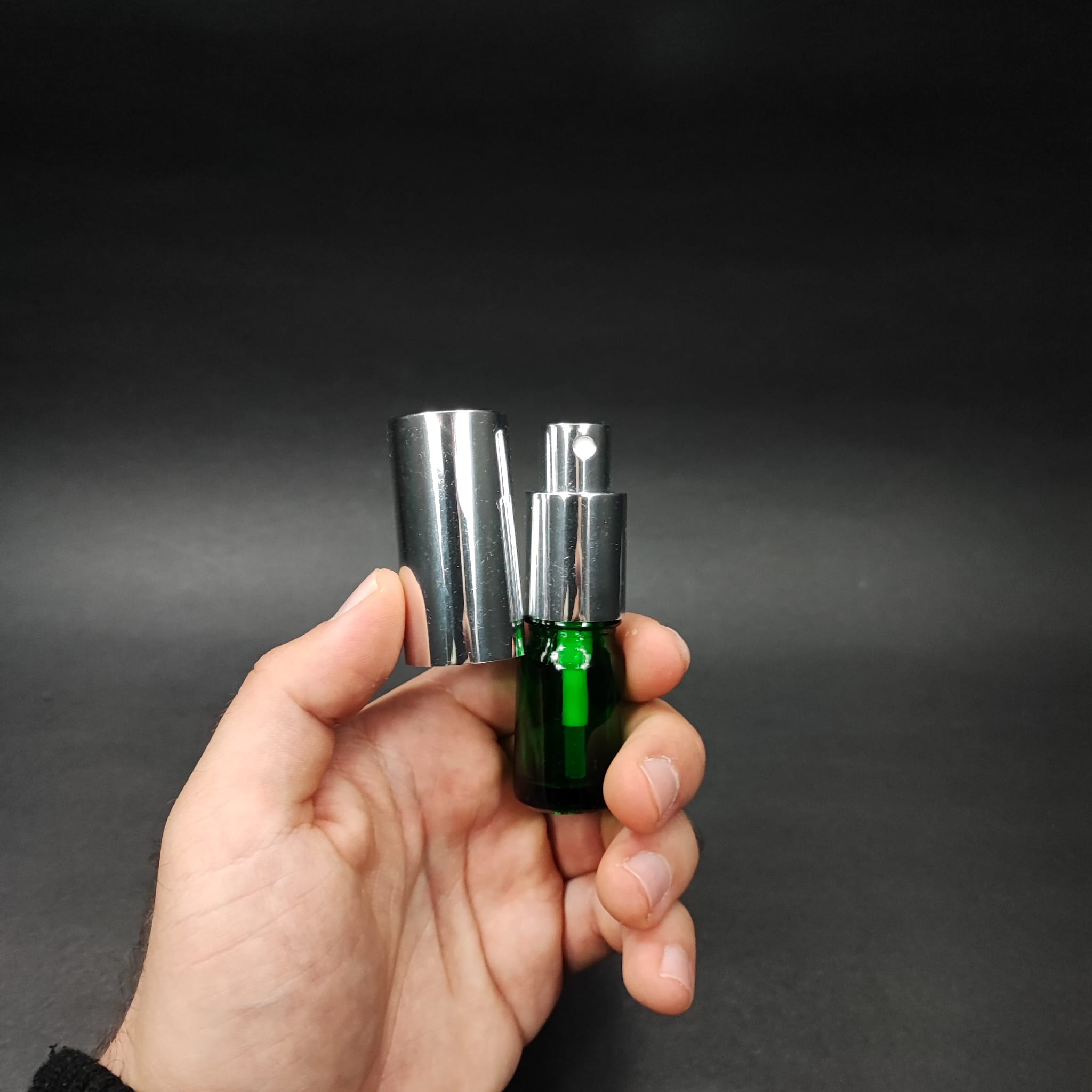 5 ML LÜKS VİDALI VALF ÇEVİRME PARFÜM ŞİŞELERİ - 5 CC YEŞİL CAM ŞİŞE - GÜMÜŞ METAL SPREYLİ KAPAKLI SET
