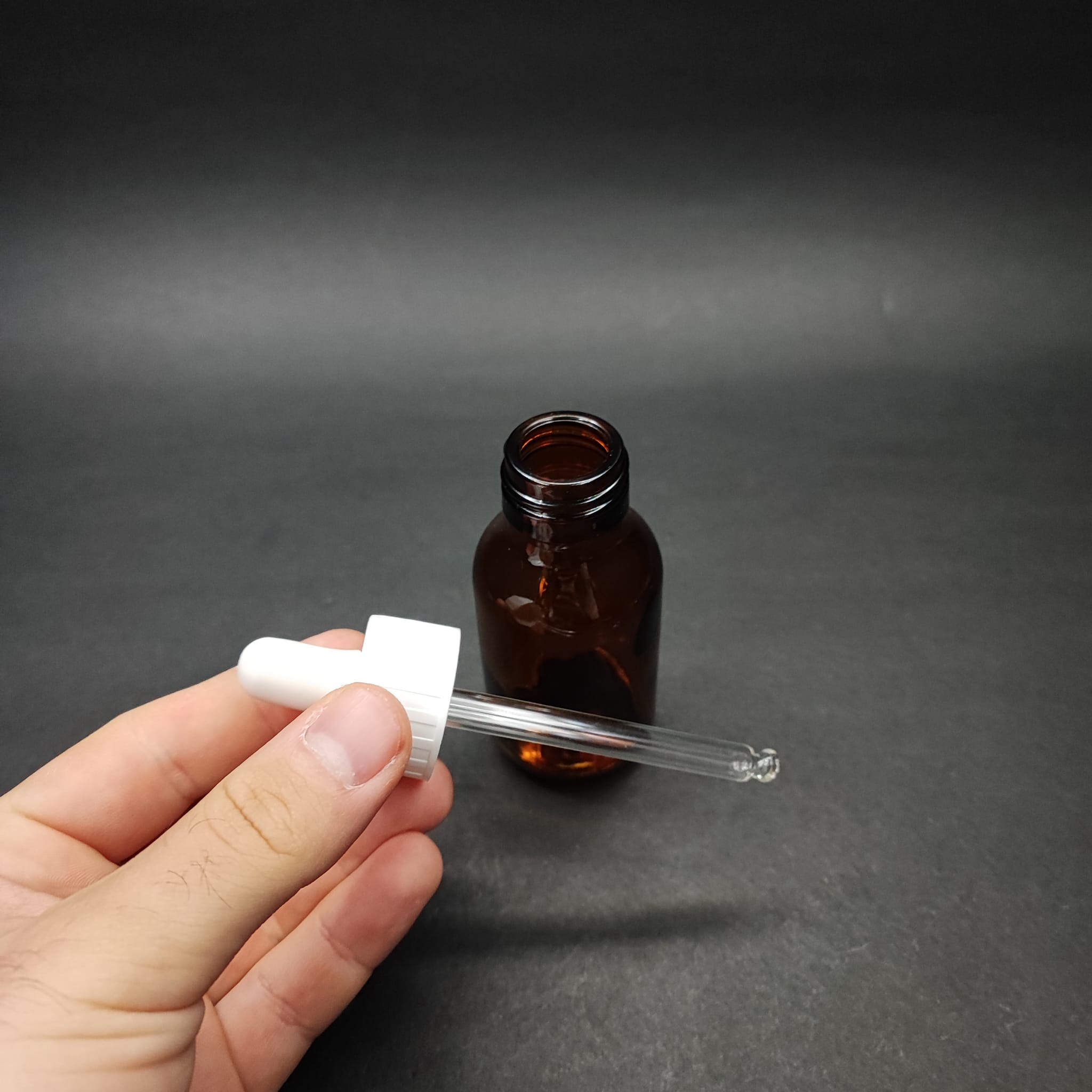 50 ML DOLUMU KOLAY, GENİŞ AĞIZLI CAM DAMLALIKLI ŞİŞE (25 MM AĞIZ)  - 50 CC BEYAZ DAMLALIKLI CAM ECZA ŞİŞESİ - AMBER KAHVERENGİ