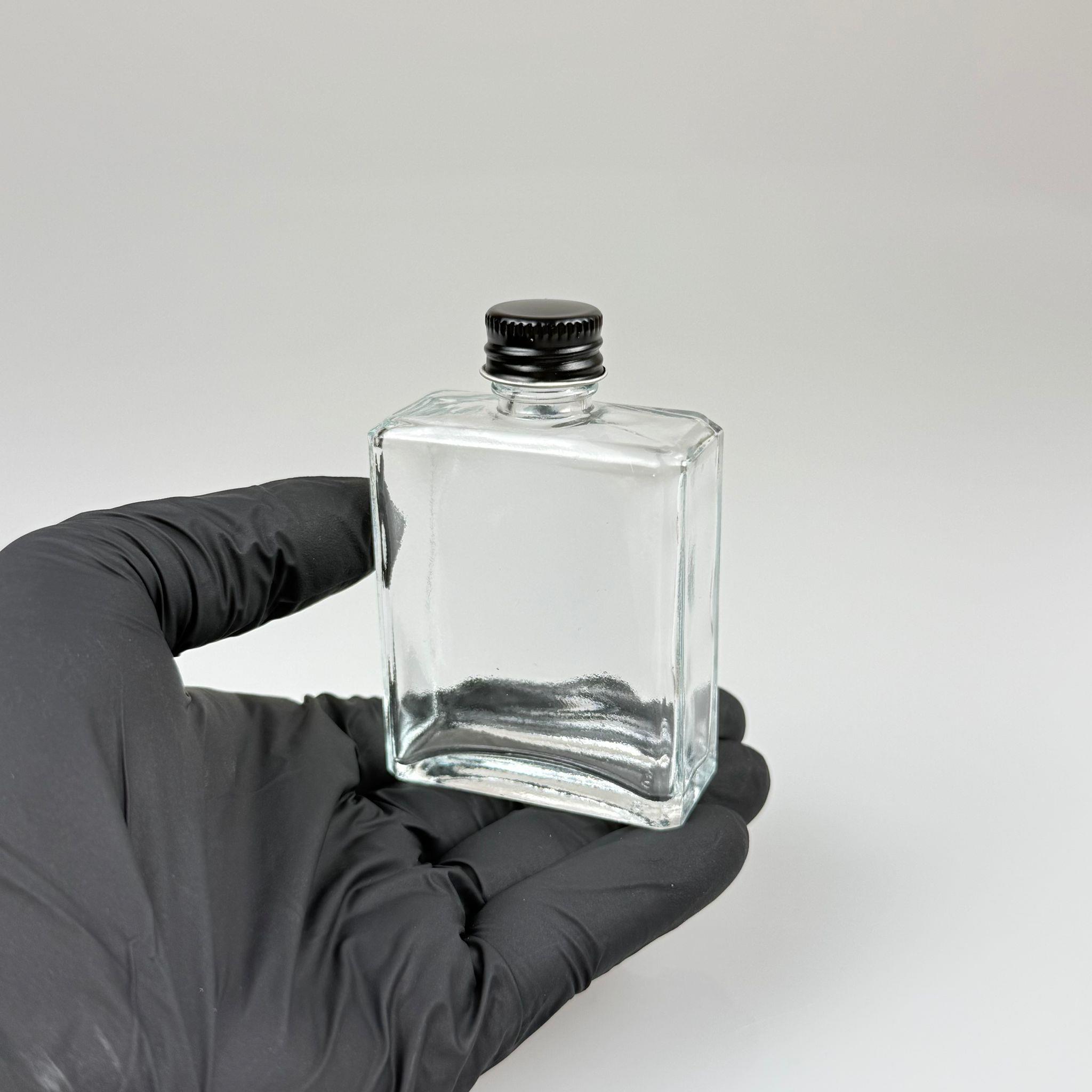 40 CC YASSI DİKDÖRTGEN KÖŞELİ KISA CAM ŞİŞE - SİYAH METAL KAPAKLI - 40 ML PRESTİJLİ ŞİŞE