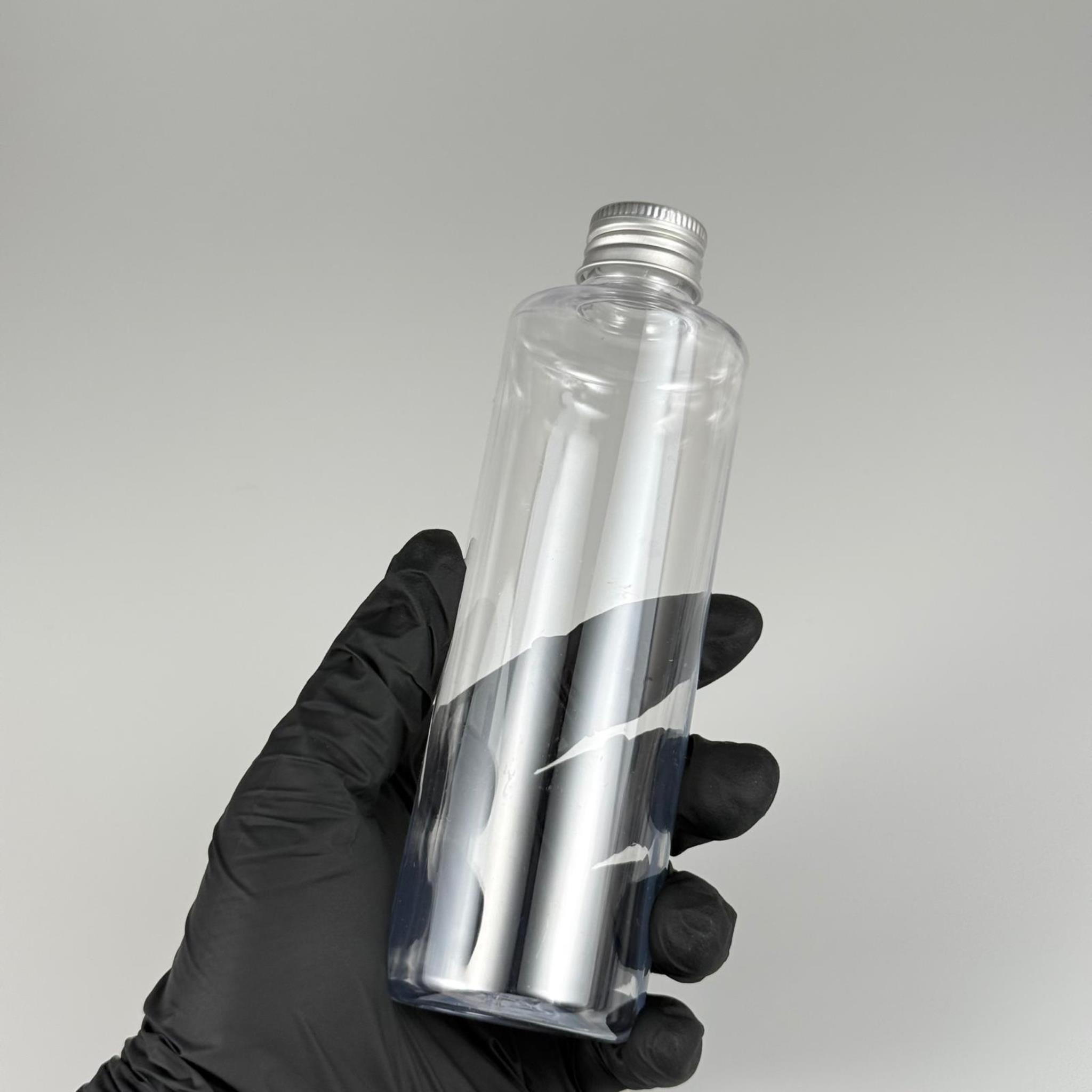 250 CC ŞEFFAF SİLİNDİR MODEL PLASTİK ŞİŞE (24 AĞIZ) + KÖPÜK CONTALI GÜMÜŞ METAL ALÜMİNYUM KAPAK + KOLONYA TIPALI TAKIM - 250 ML KAPAKLI PLASTİK ŞİŞELER