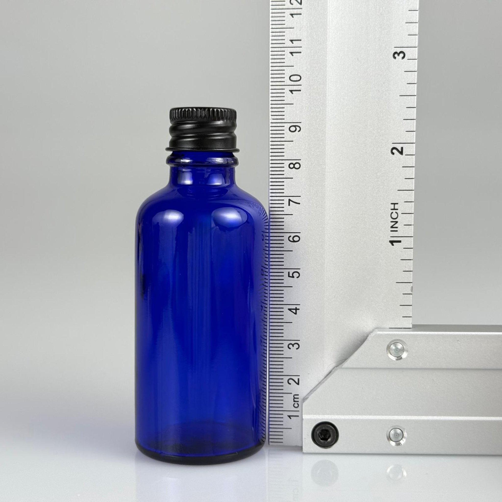 50 CC MAVİ CAM ŞİŞE + KÖPÜK CONTALI SİYAH ALÜMİNYUM METAL KAPAKLI + KÖR TIPALI TAKIM - 50 ML MAVİ CAM ŞİŞE